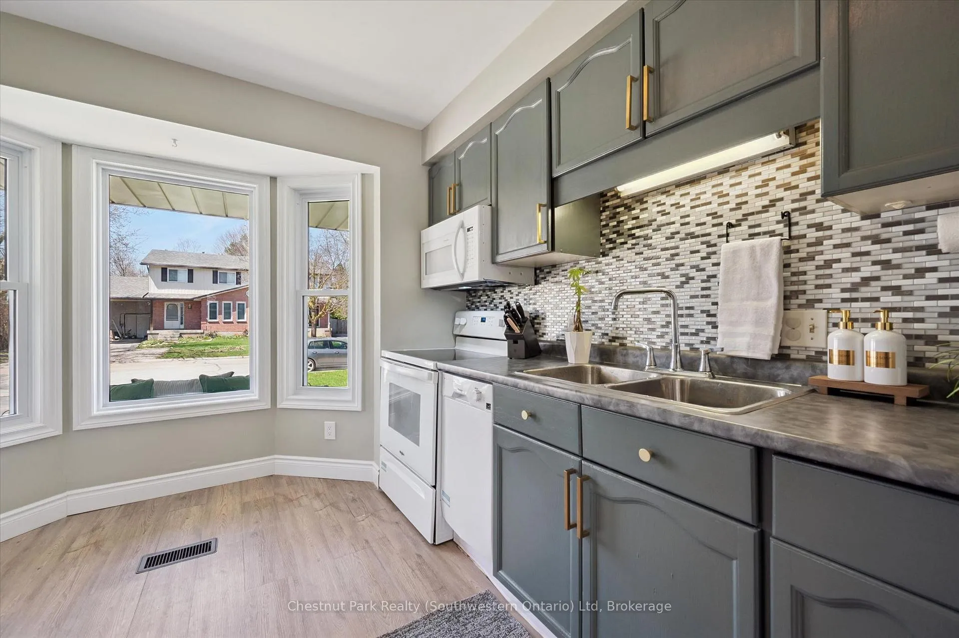 Photo 8 of 33 Wilson Crescent, Centre Wellington, Elora/Salem — HOMEH