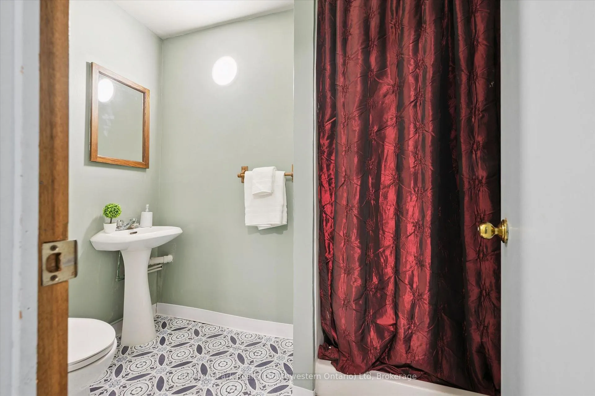 Photo 30 of 33 Wilson Crescent, Centre Wellington, Elora/Salem — HOMEH