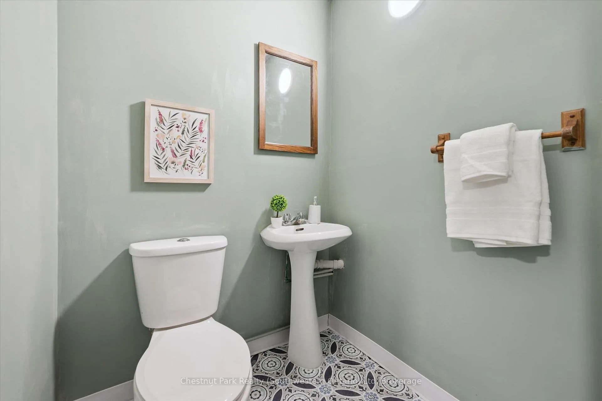 Photo 31 of 33 Wilson Crescent, Centre Wellington, Elora/Salem — HOMEH