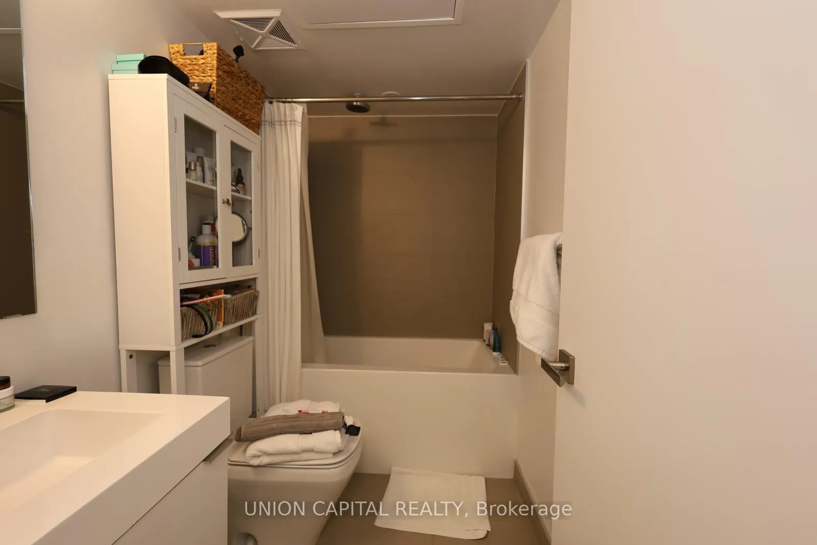 Photo 3 of Unit 309, 99 Foxbar Road, Toronto, Yonge-St. Clair — HOMEH