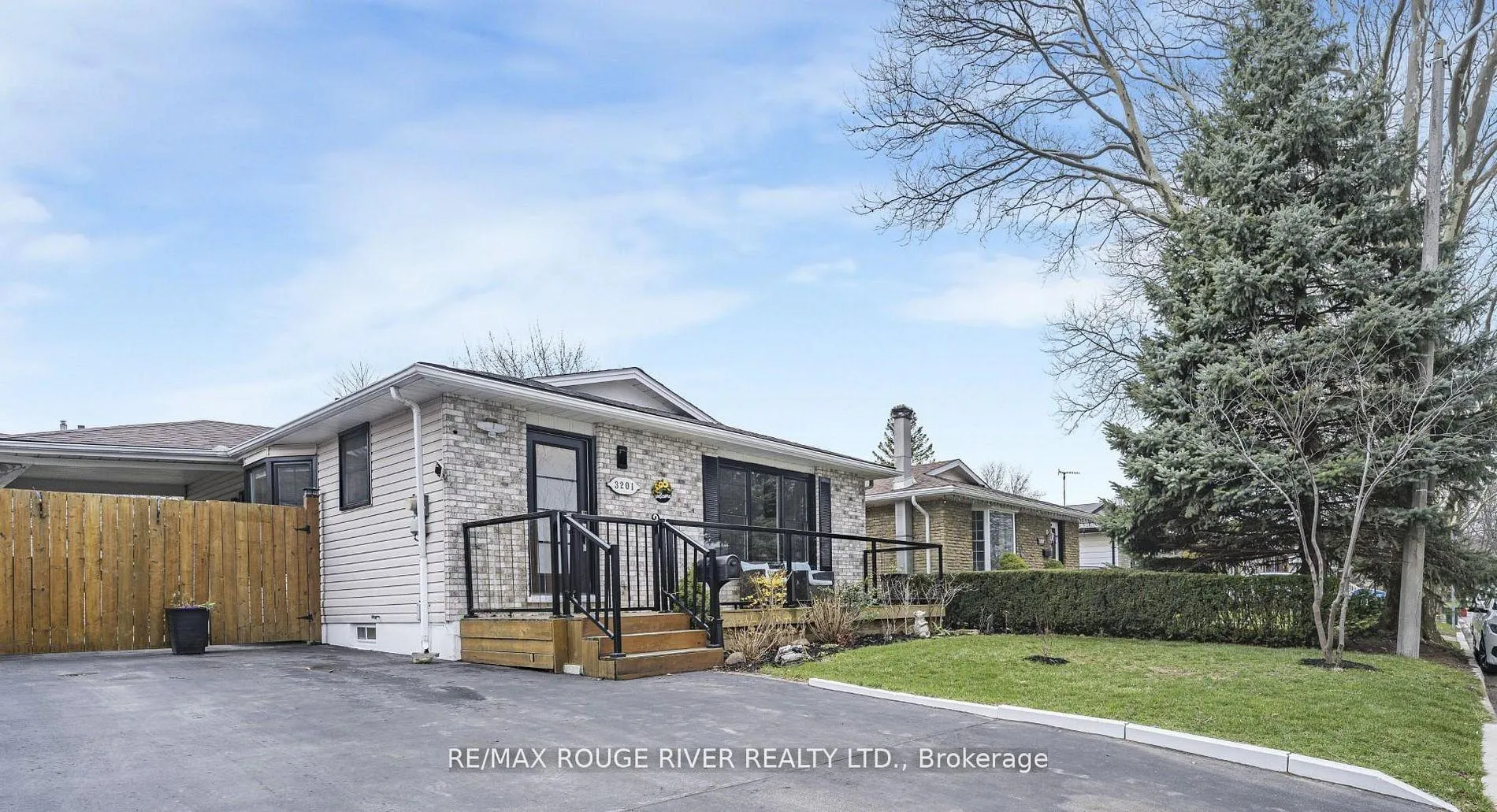 Photo 1 of 3201 Butler Place, Niagara Falls, Church's Lane — HOMEH