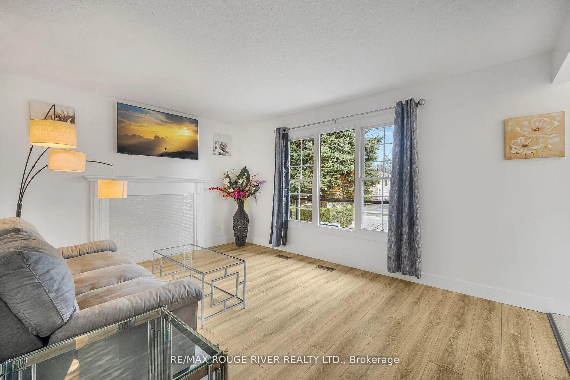 Photo 10 of 3201 Butler Place, Niagara Falls, Church's Lane — HOMEH