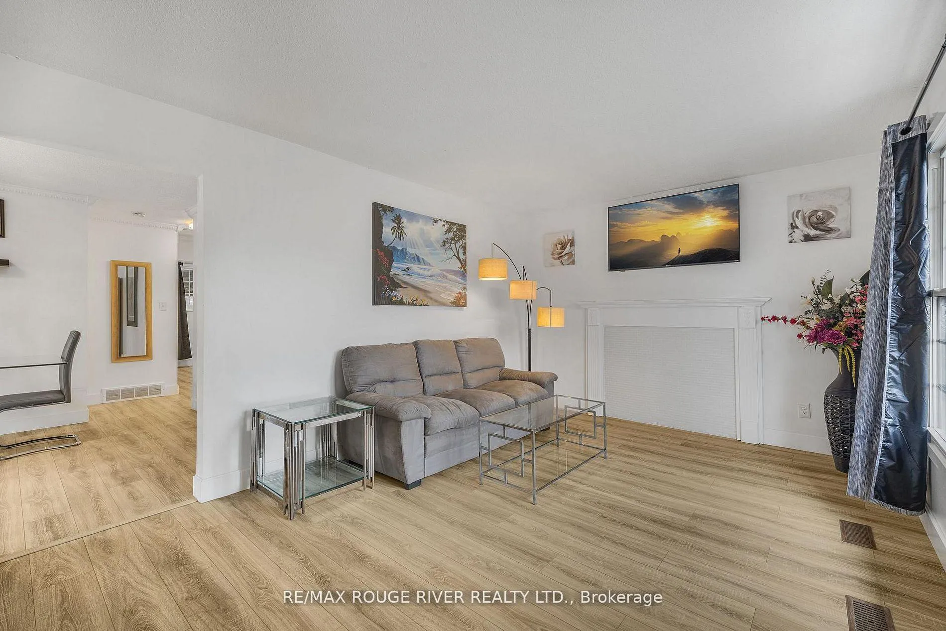 Photo 11 of 3201 Butler Place, Niagara Falls, Church's Lane — HOMEH