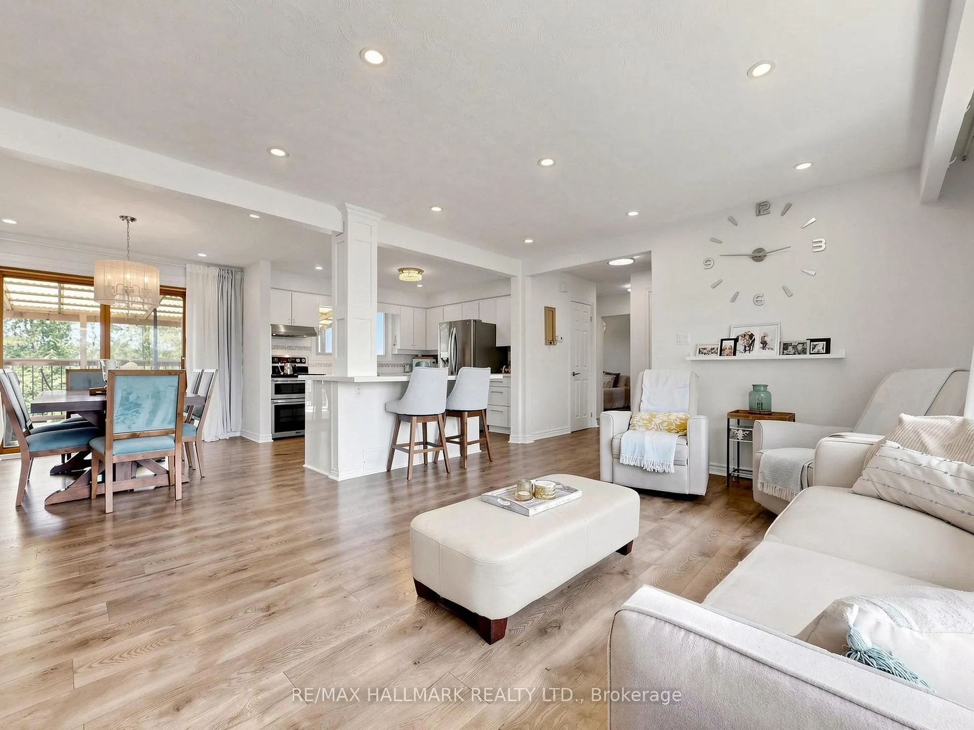 Photo 6 of 374 Hillcroft Street, Oshawa, O'Neill — HOMEH