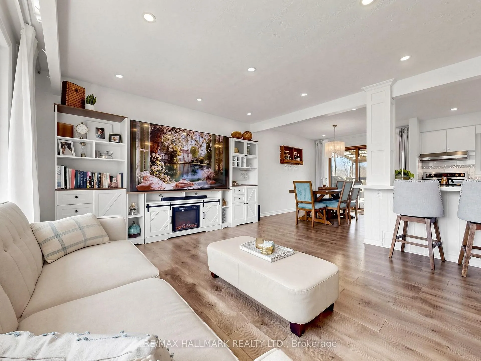 Photo 7 of 374 Hillcroft Street, Oshawa, O'Neill — HOMEH
