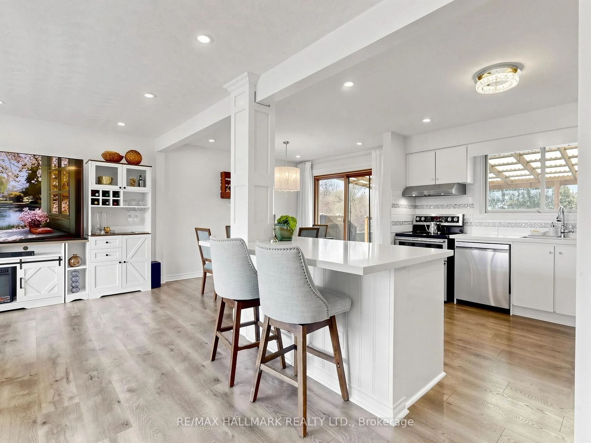 Photo 8 of 374 Hillcroft Street, Oshawa, O'Neill — HOMEH