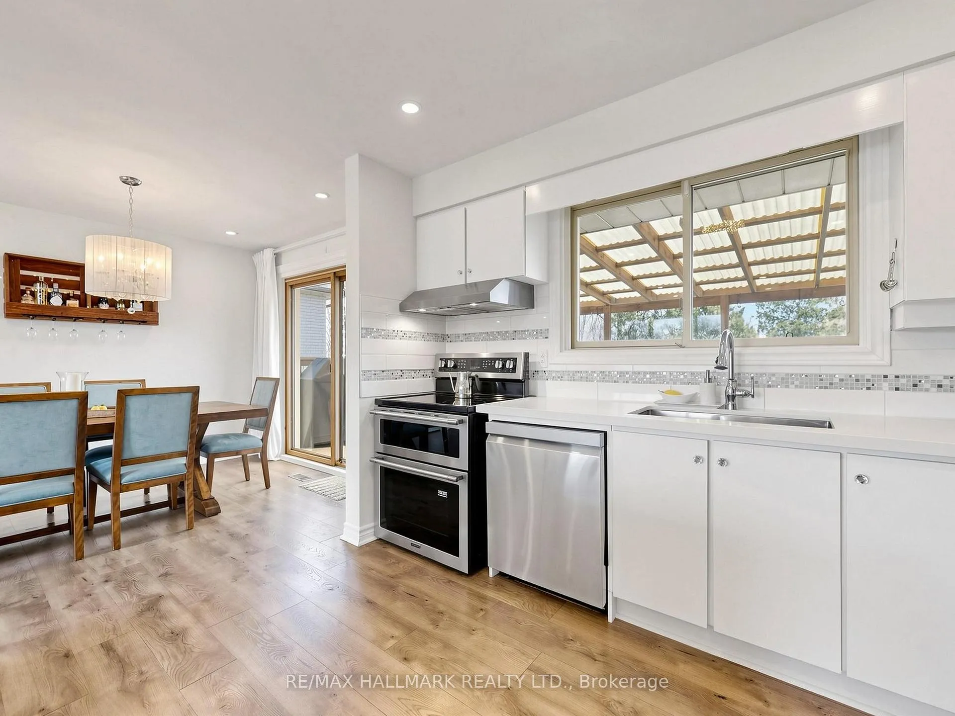 Photo 9 of 374 Hillcroft Street, Oshawa, O'Neill — HOMEH