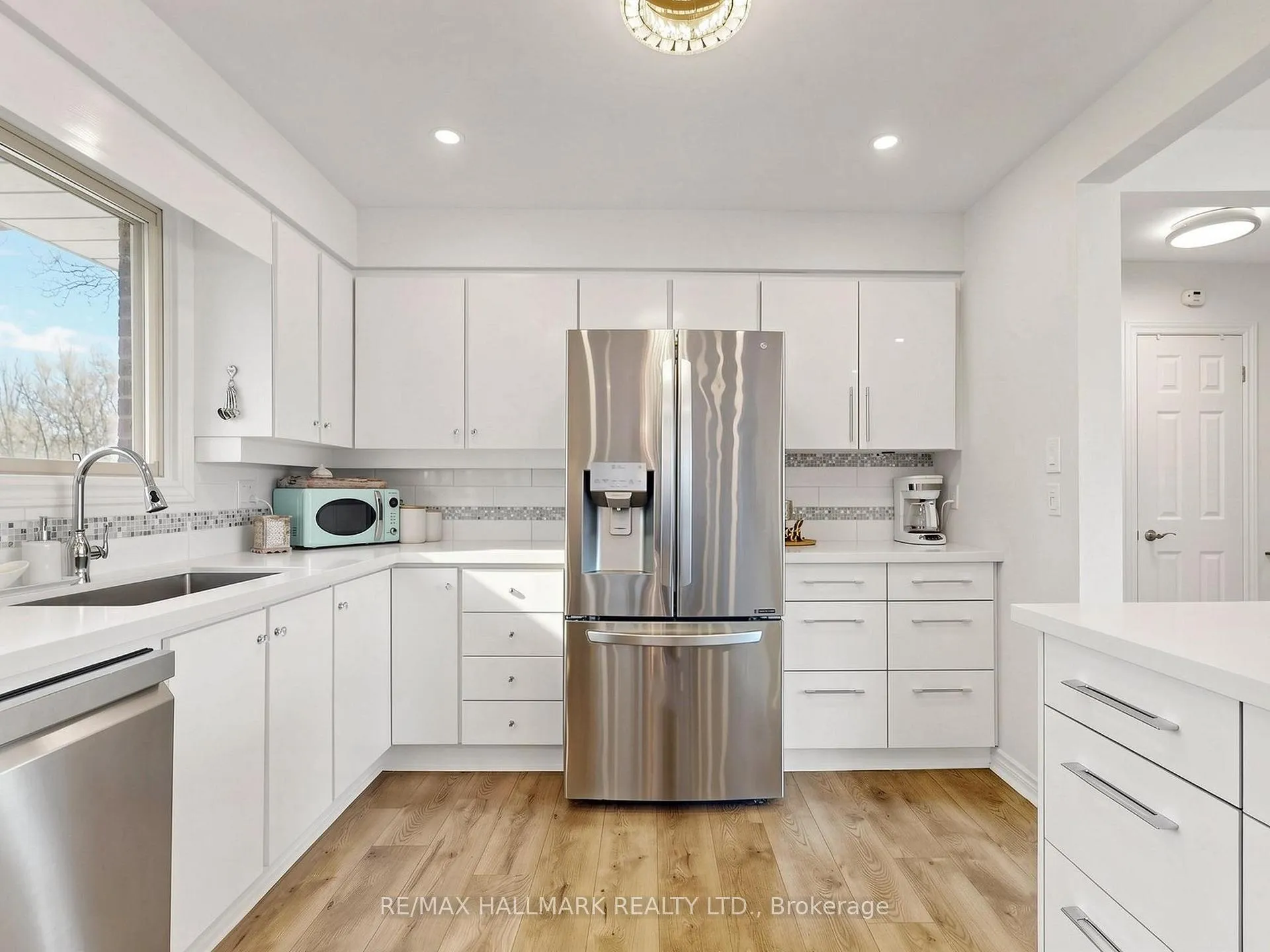 Photo 10 of 374 Hillcroft Street, Oshawa, O'Neill — HOMEH