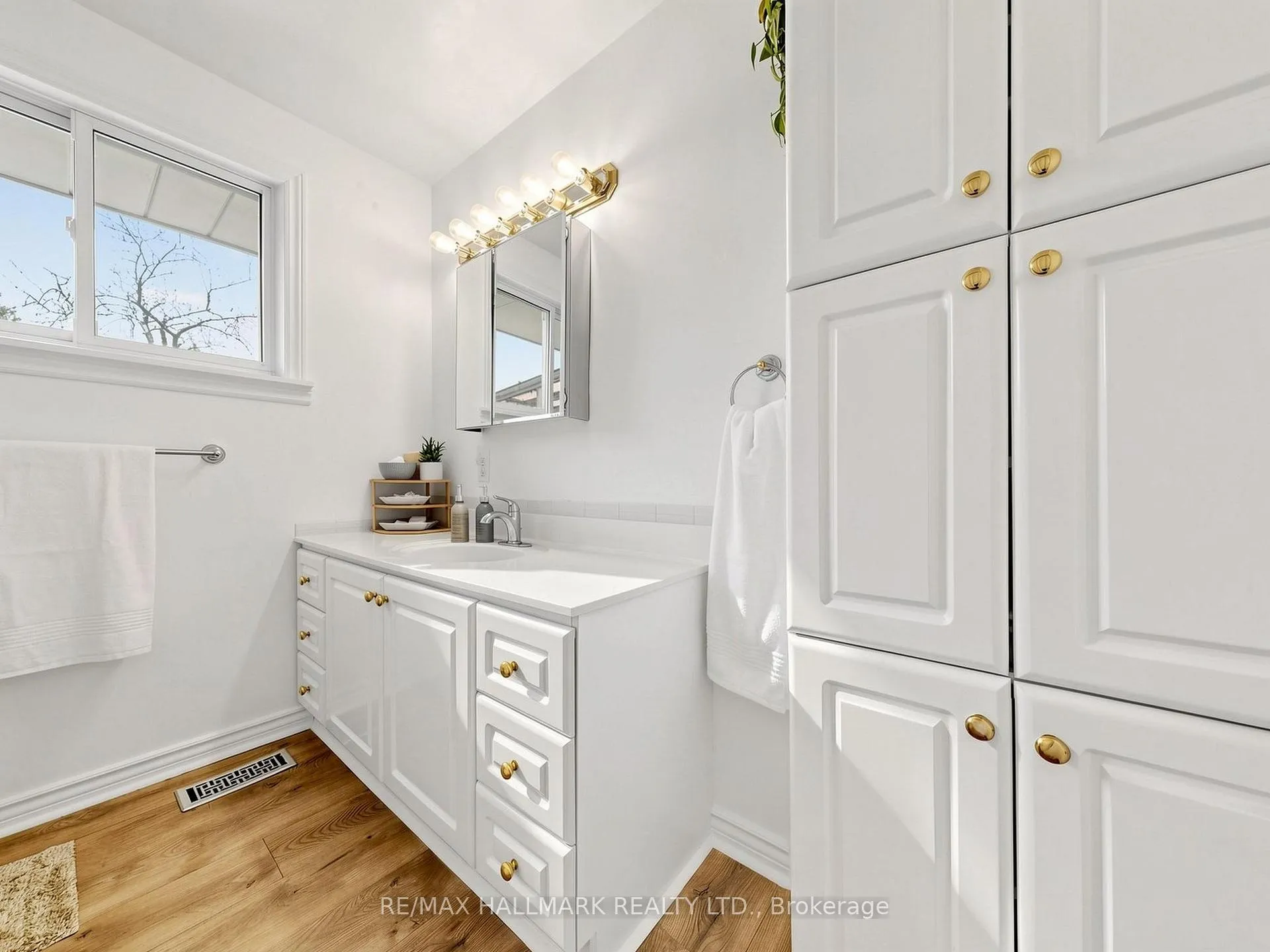 Photo 20 of 374 Hillcroft Street, Oshawa, O'Neill — HOMEH