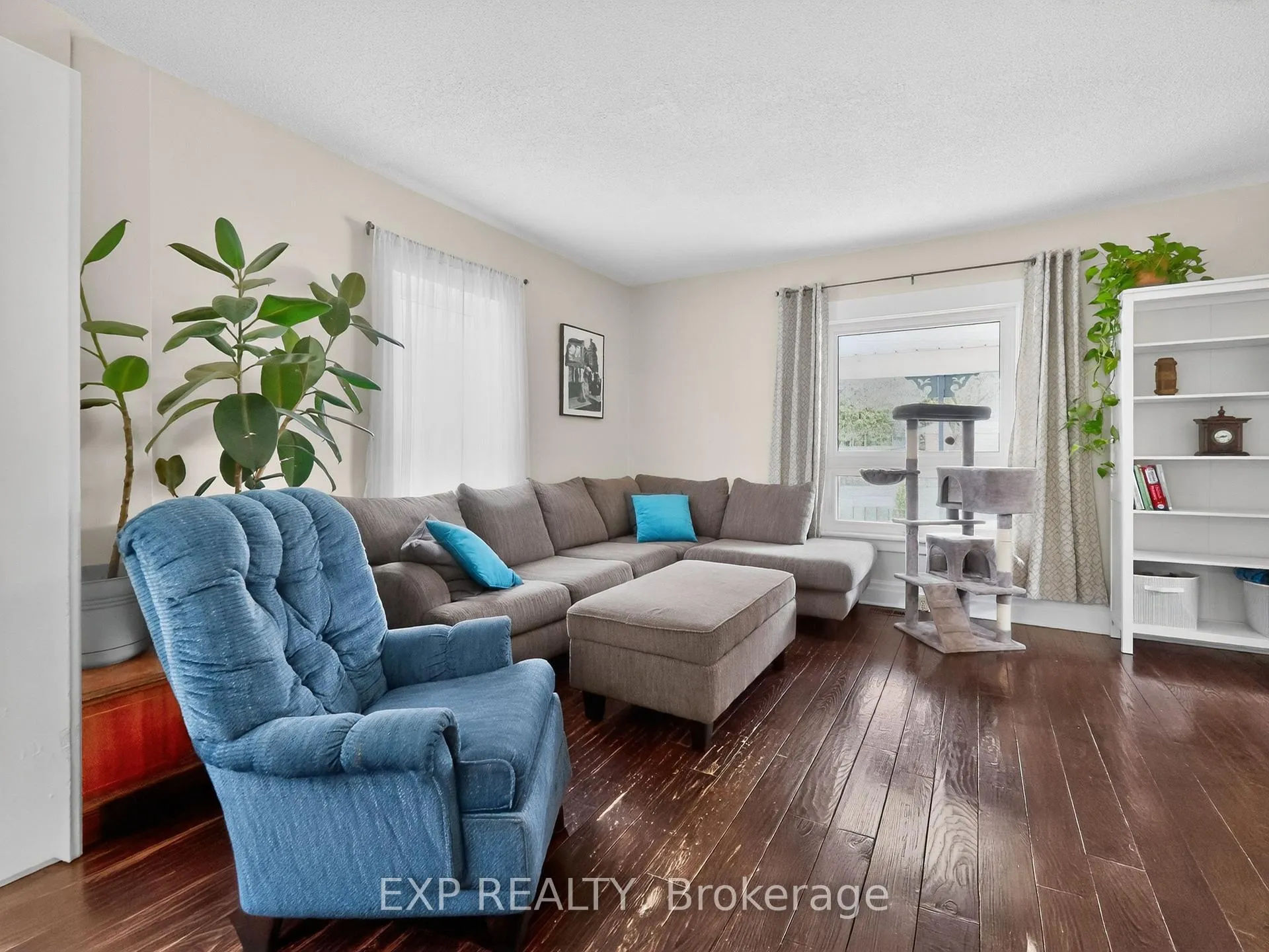 Photo 8 of 6328 Gore Street, Niagara Falls, Stamford — HOMEH