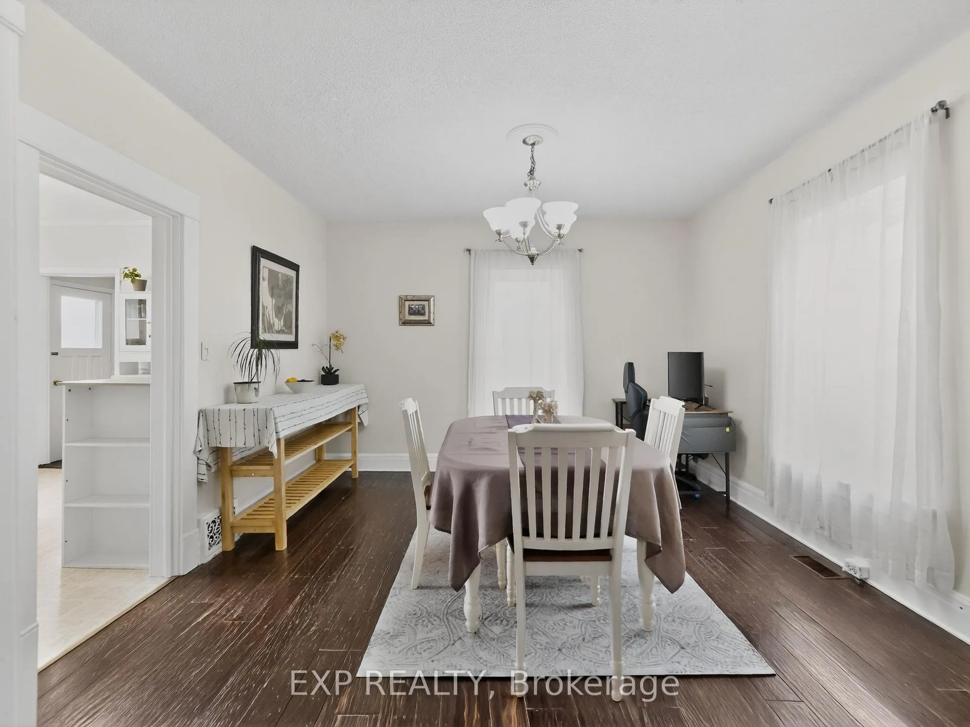 Photo 11 of 6328 Gore Street, Niagara Falls, Stamford — HOMEH