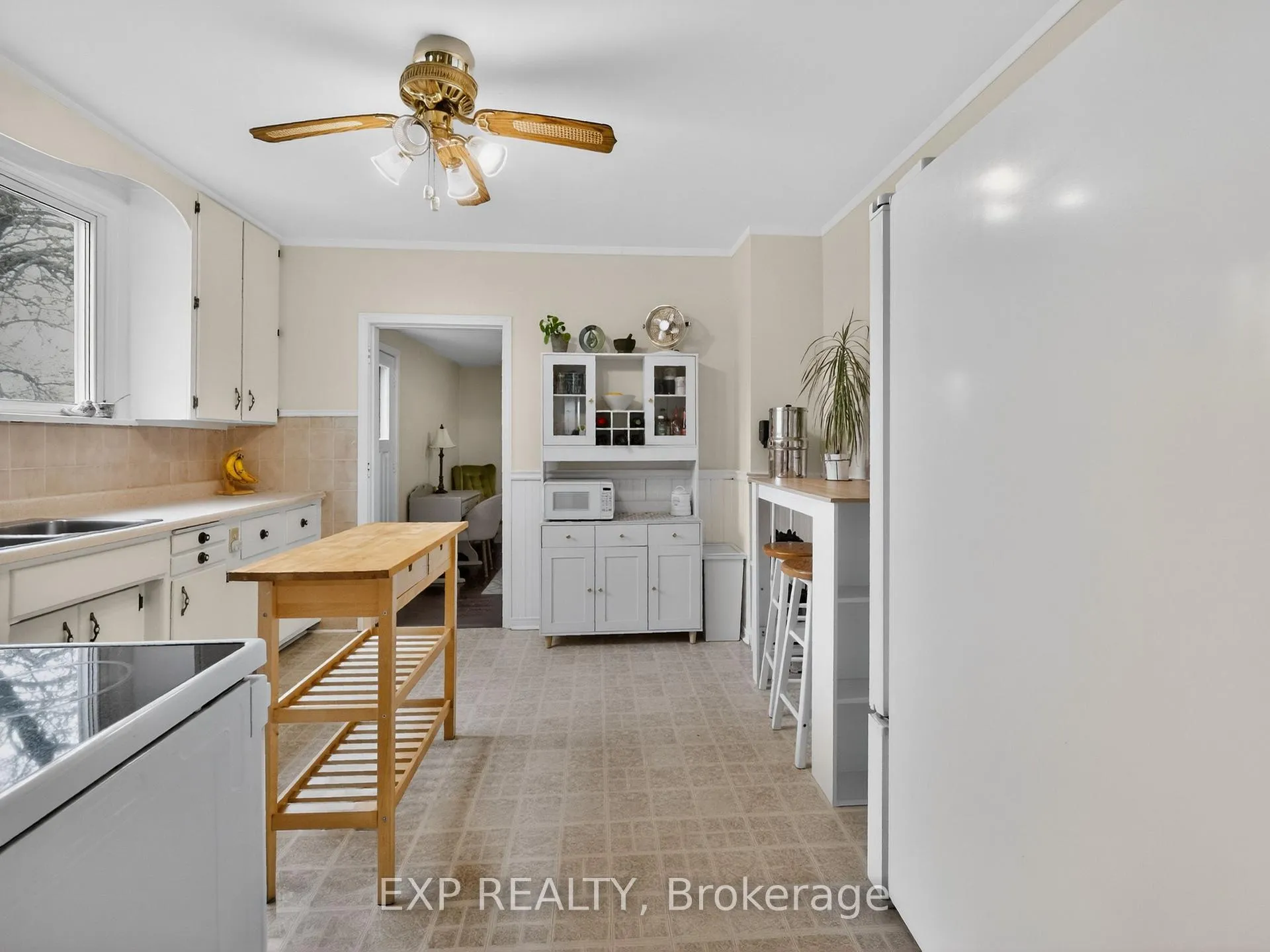 Photo 12 of 6328 Gore Street, Niagara Falls, Stamford — HOMEH