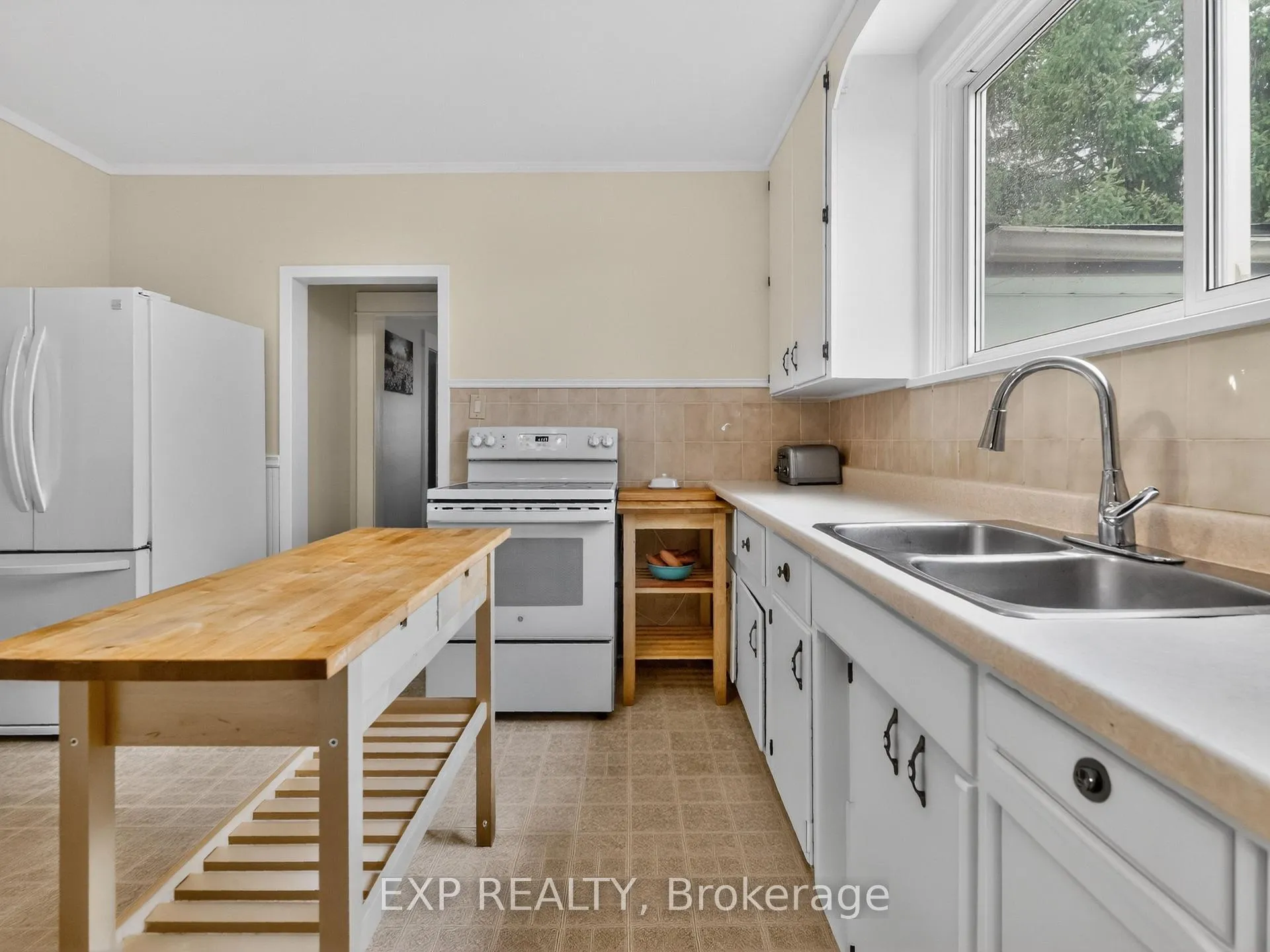 Photo 13 of 6328 Gore Street, Niagara Falls, Stamford — HOMEH