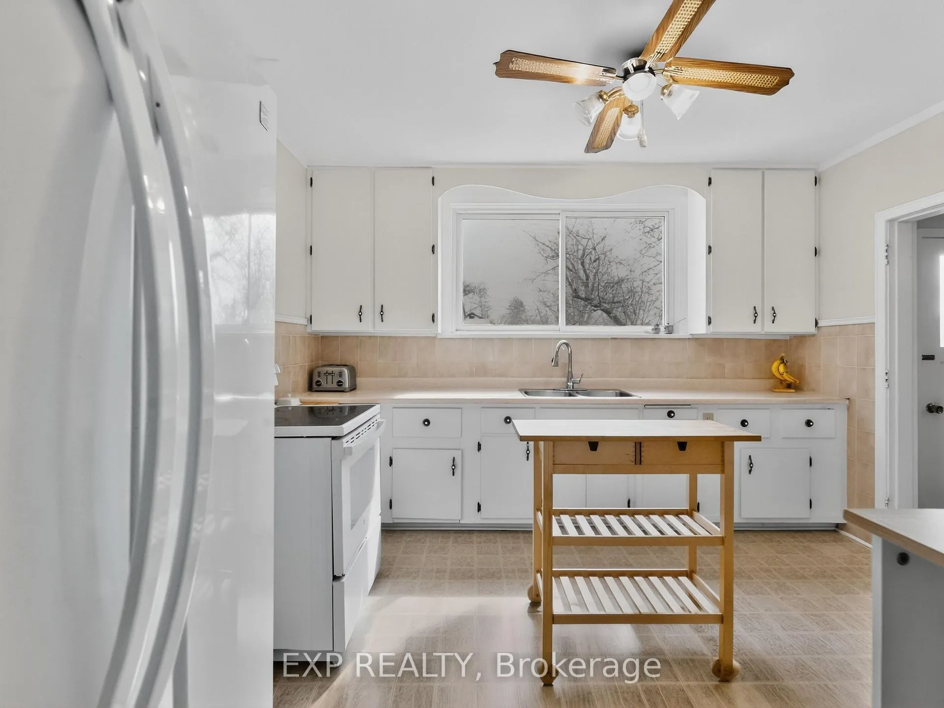 Photo 14 of 6328 Gore Street, Niagara Falls, Stamford — HOMEH