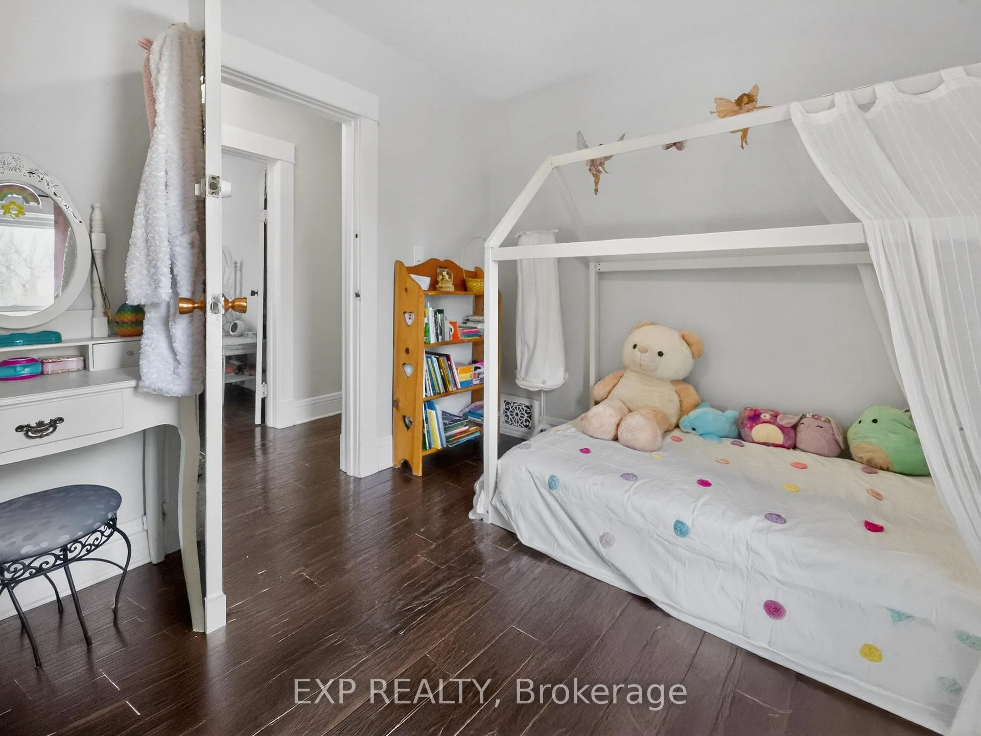 Photo 25 of 6328 Gore Street, Niagara Falls, Stamford — HOMEH