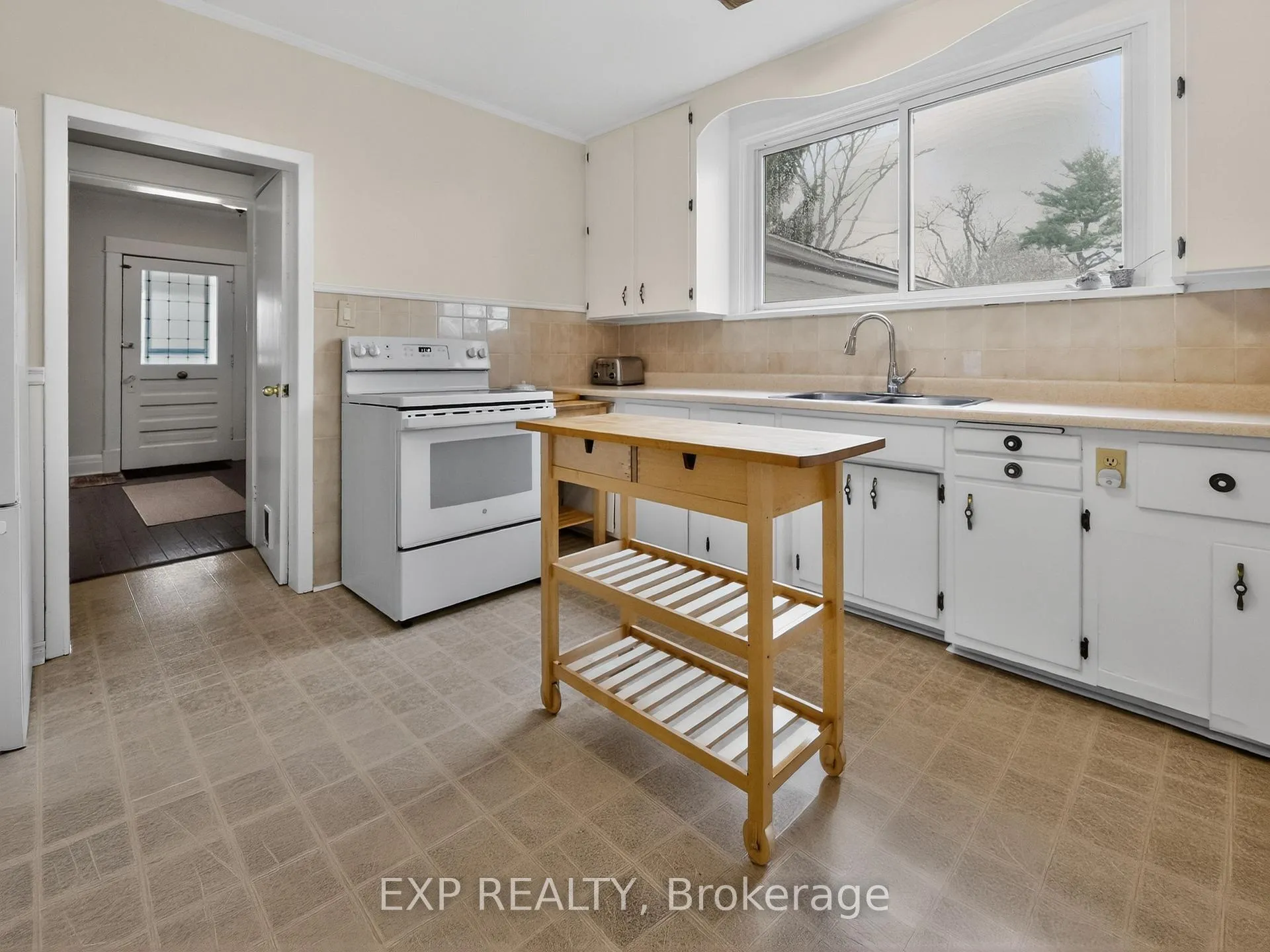 Photo 35 of 6328 Gore Street, Niagara Falls, Stamford — HOMEH