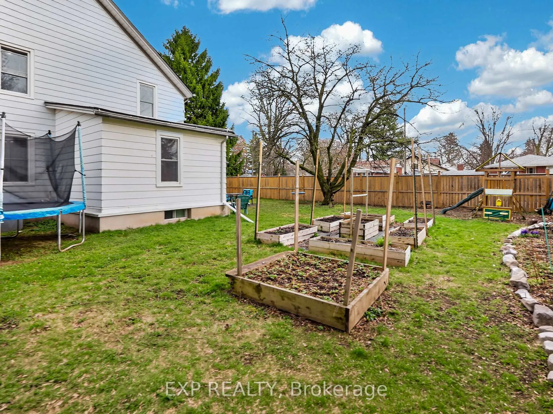Photo 40 of 6328 Gore Street, Niagara Falls, Stamford — HOMEH
