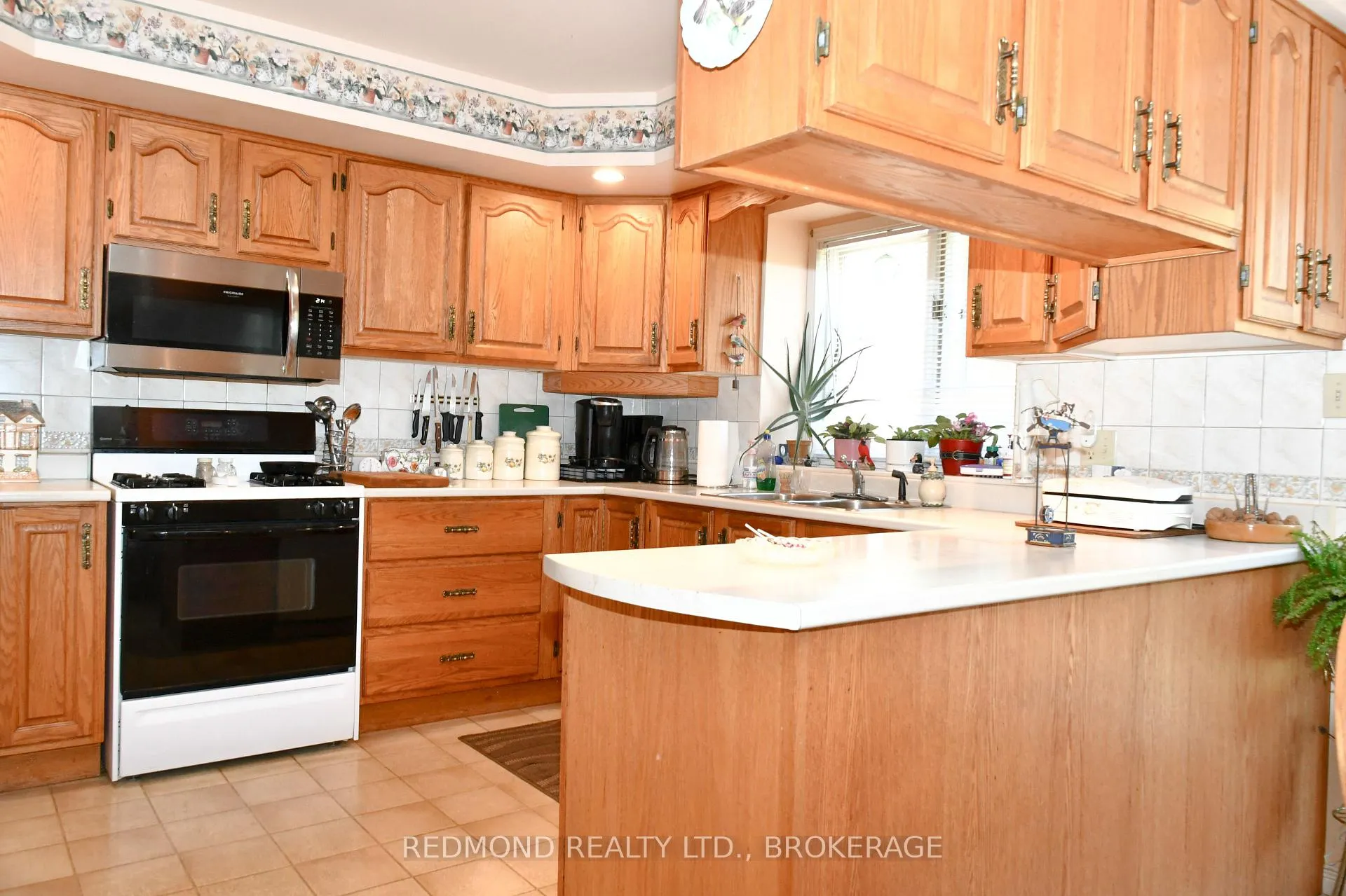 Photo 8 of 207 Jean Drive, Gananoque — HOMEH
