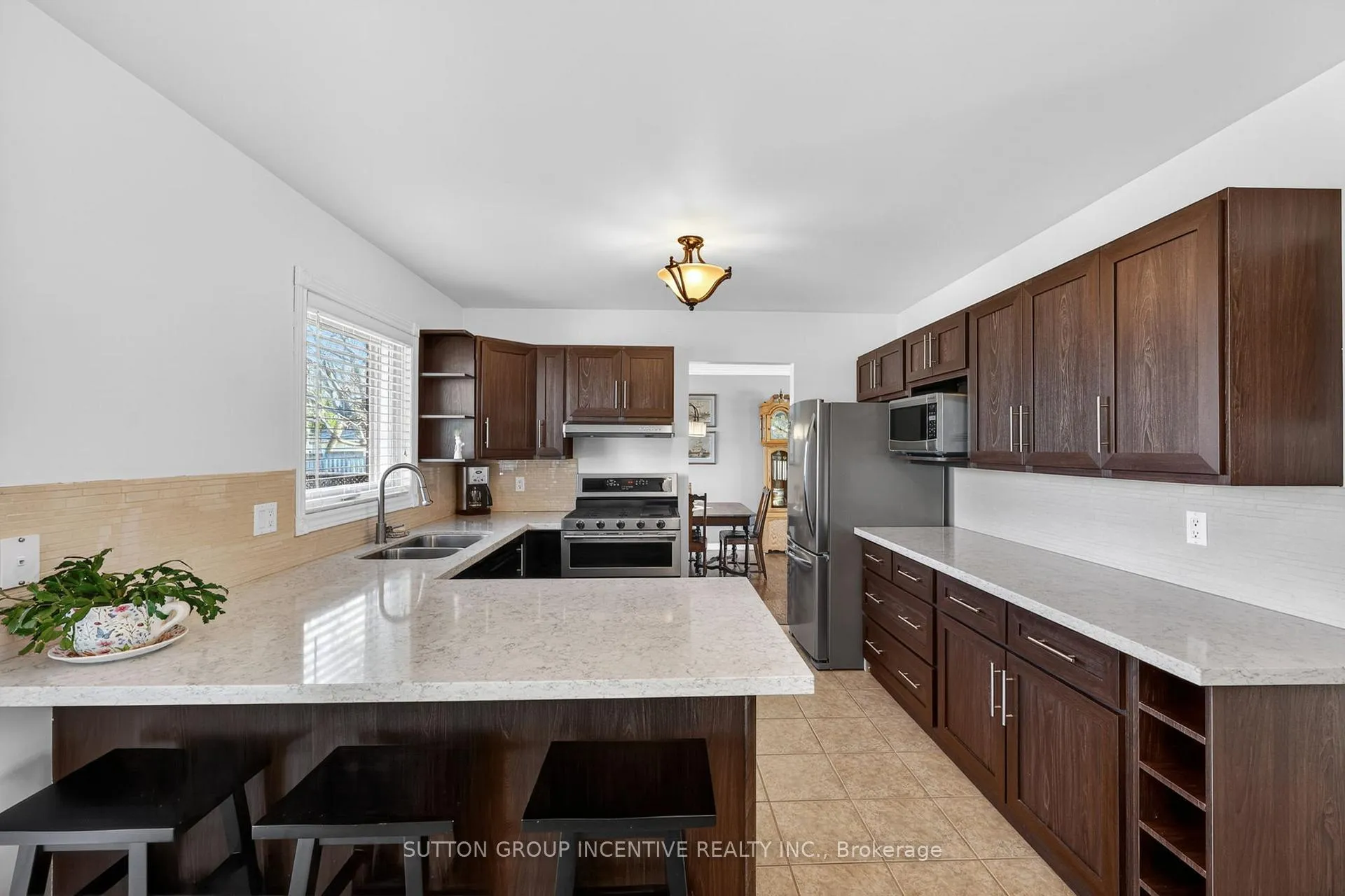 Photo 9 of 10 Archer Crescent, Springwater, Elmvale — HOMEH