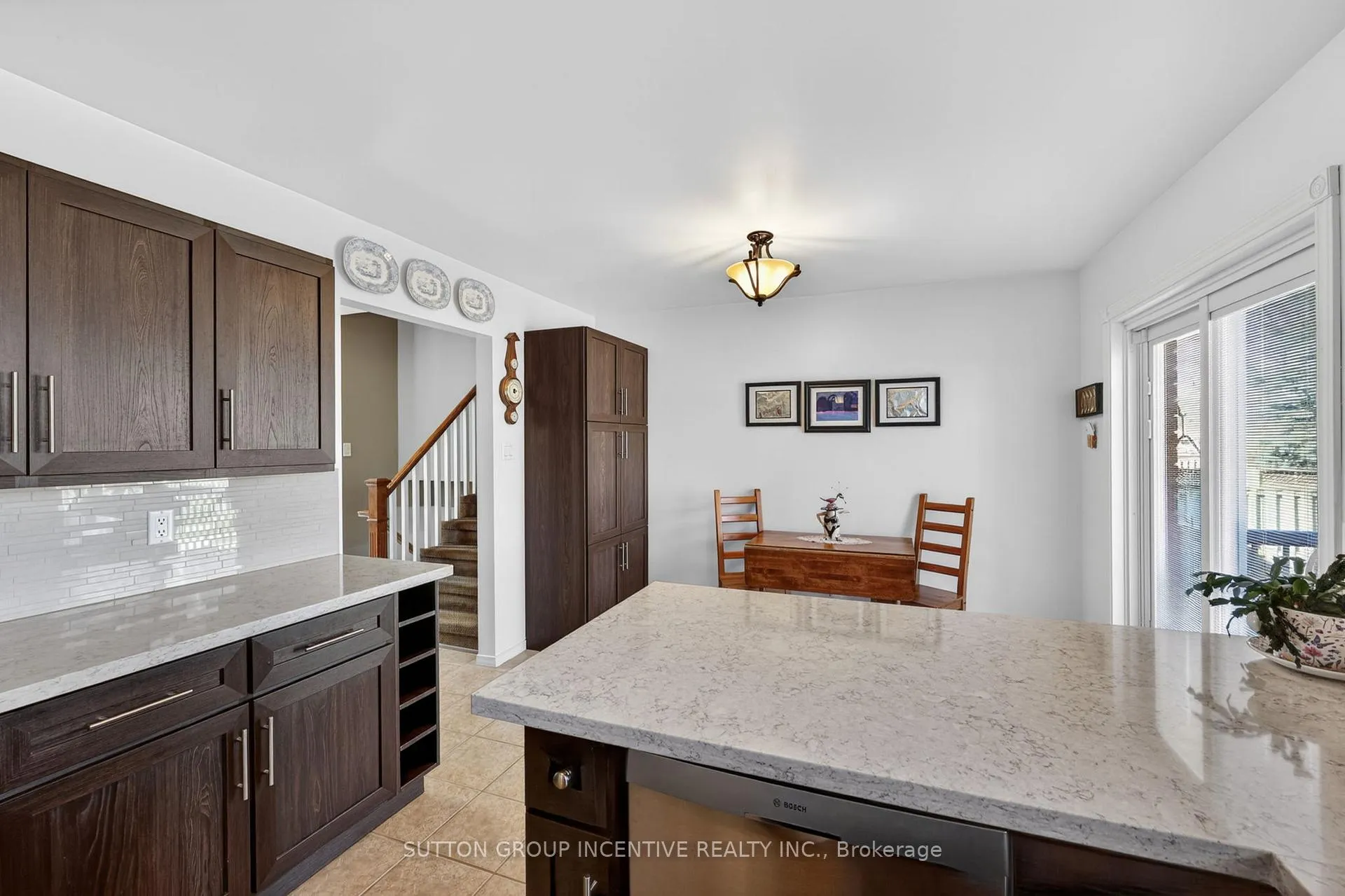 Photo 11 of 10 Archer Crescent, Springwater, Elmvale — HOMEH