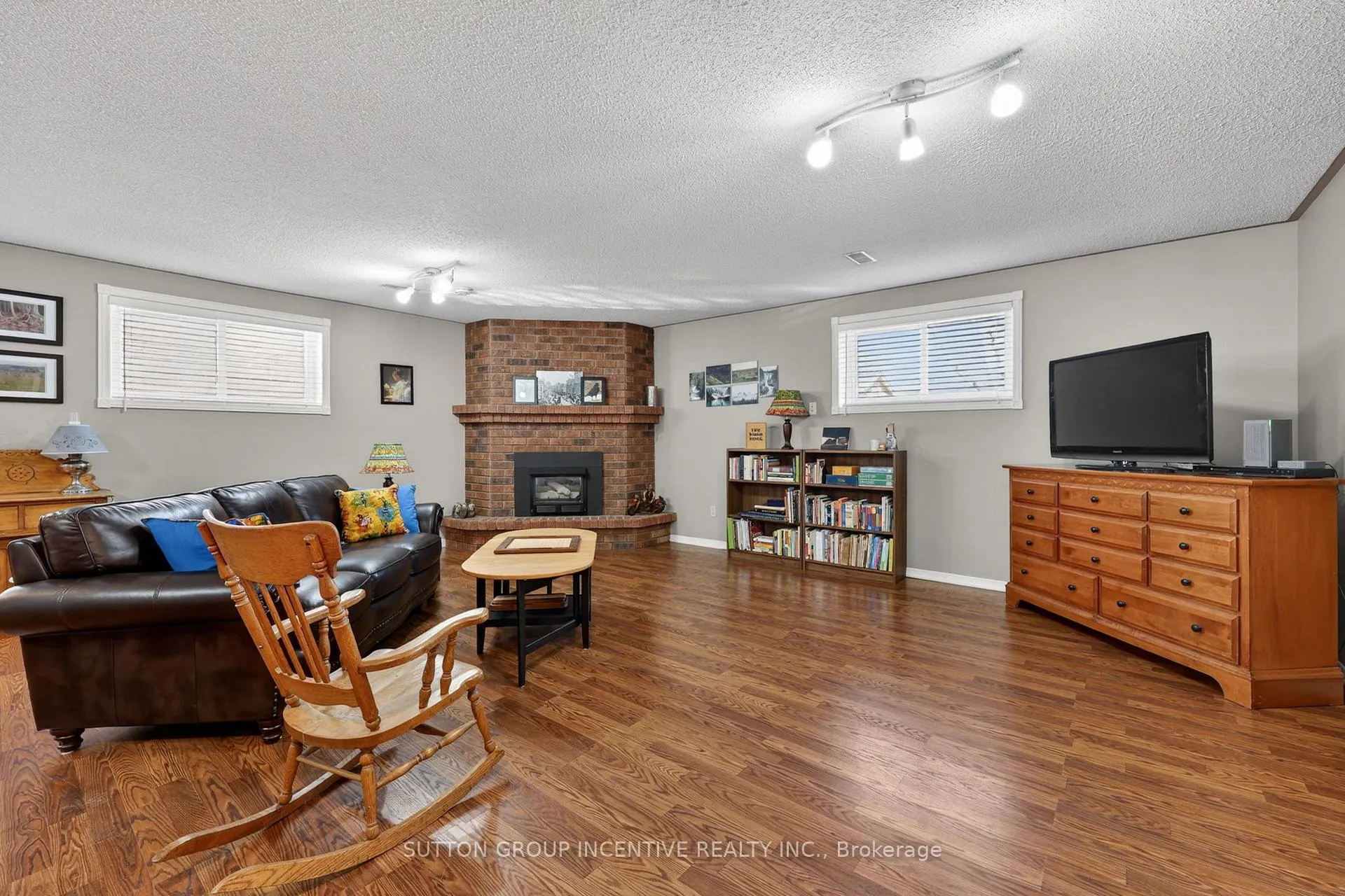 Photo 17 of 10 Archer Crescent, Springwater, Elmvale — HOMEH
