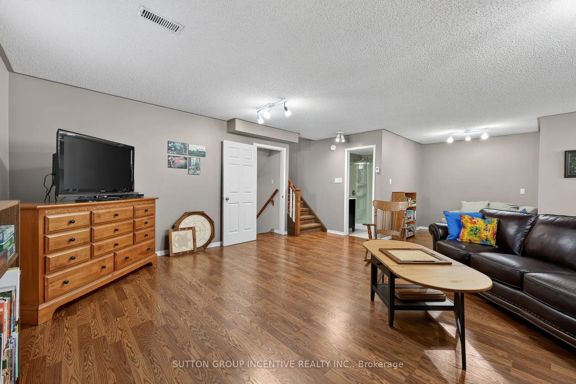 Photo 19 of 10 Archer Crescent, Springwater, Elmvale — HOMEH