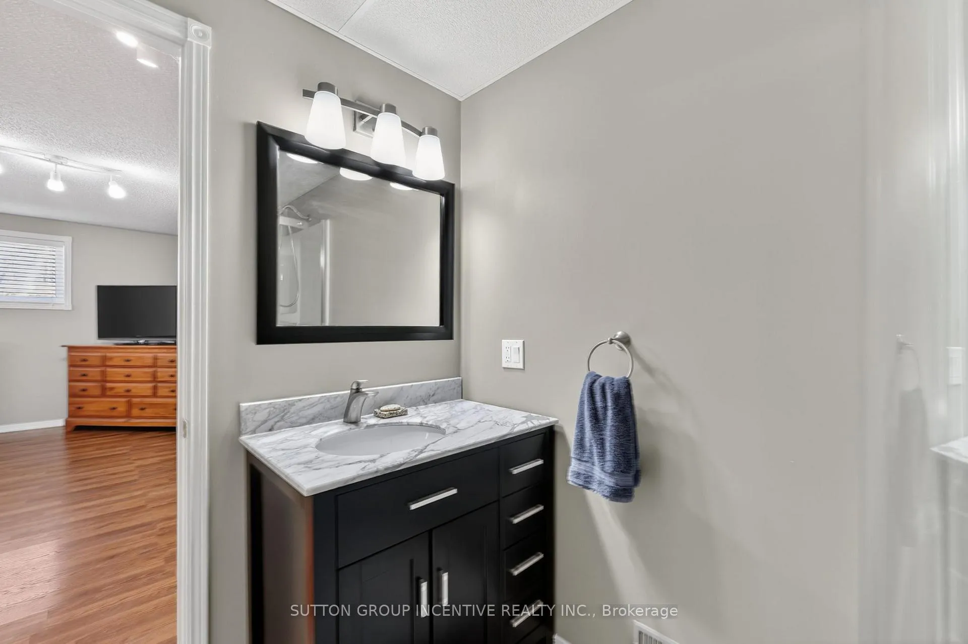 Photo 20 of 10 Archer Crescent, Springwater, Elmvale — HOMEH