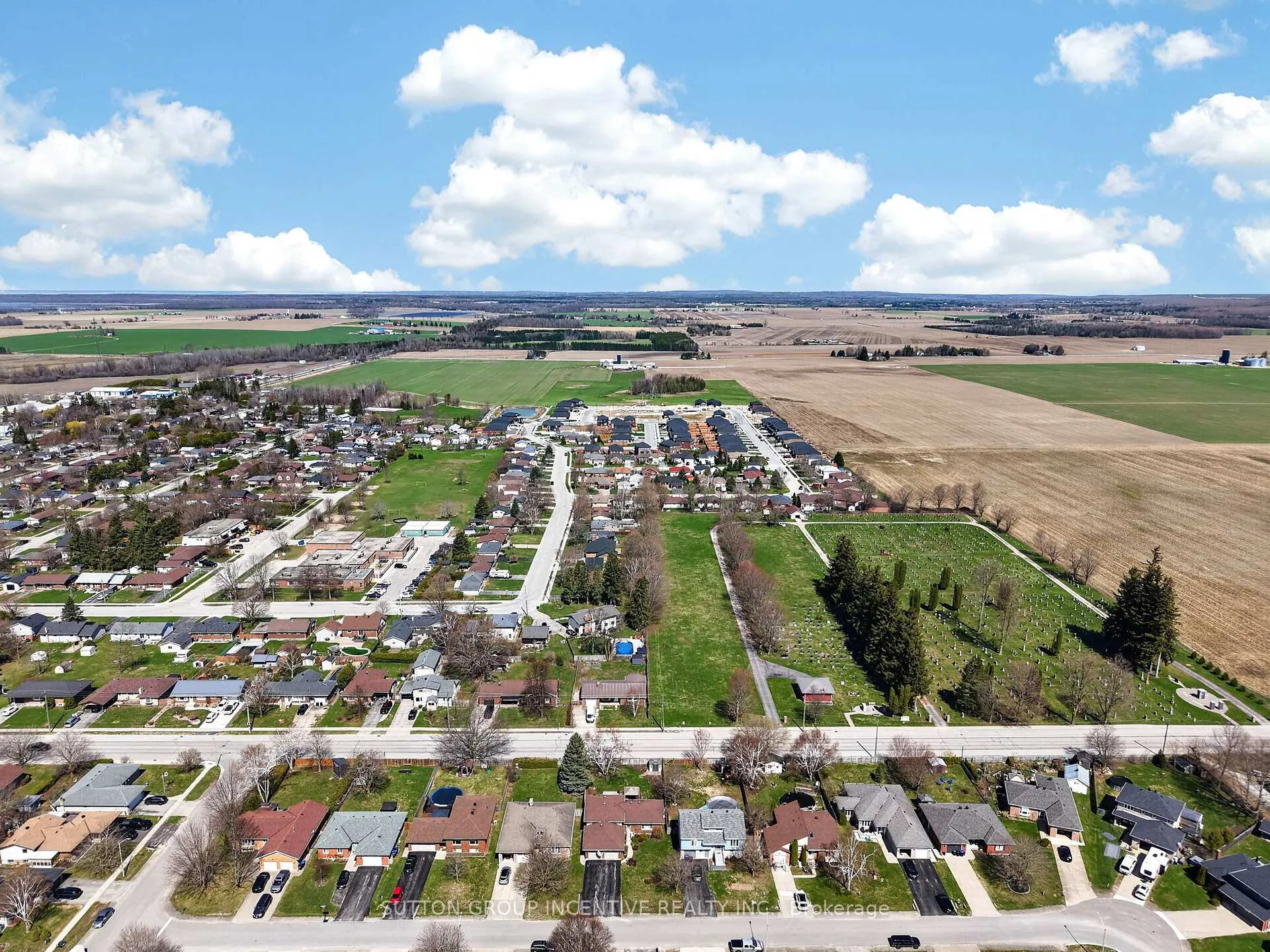 Photo 37 of 10 Archer Crescent, Springwater, Elmvale — HOMEH