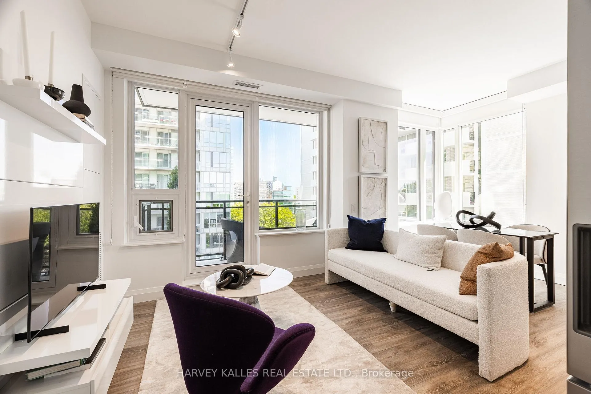 Photo 3 of Unit 1302, 71 Redpath Avenue, Toronto, Mount Pleasant West — HOMEH