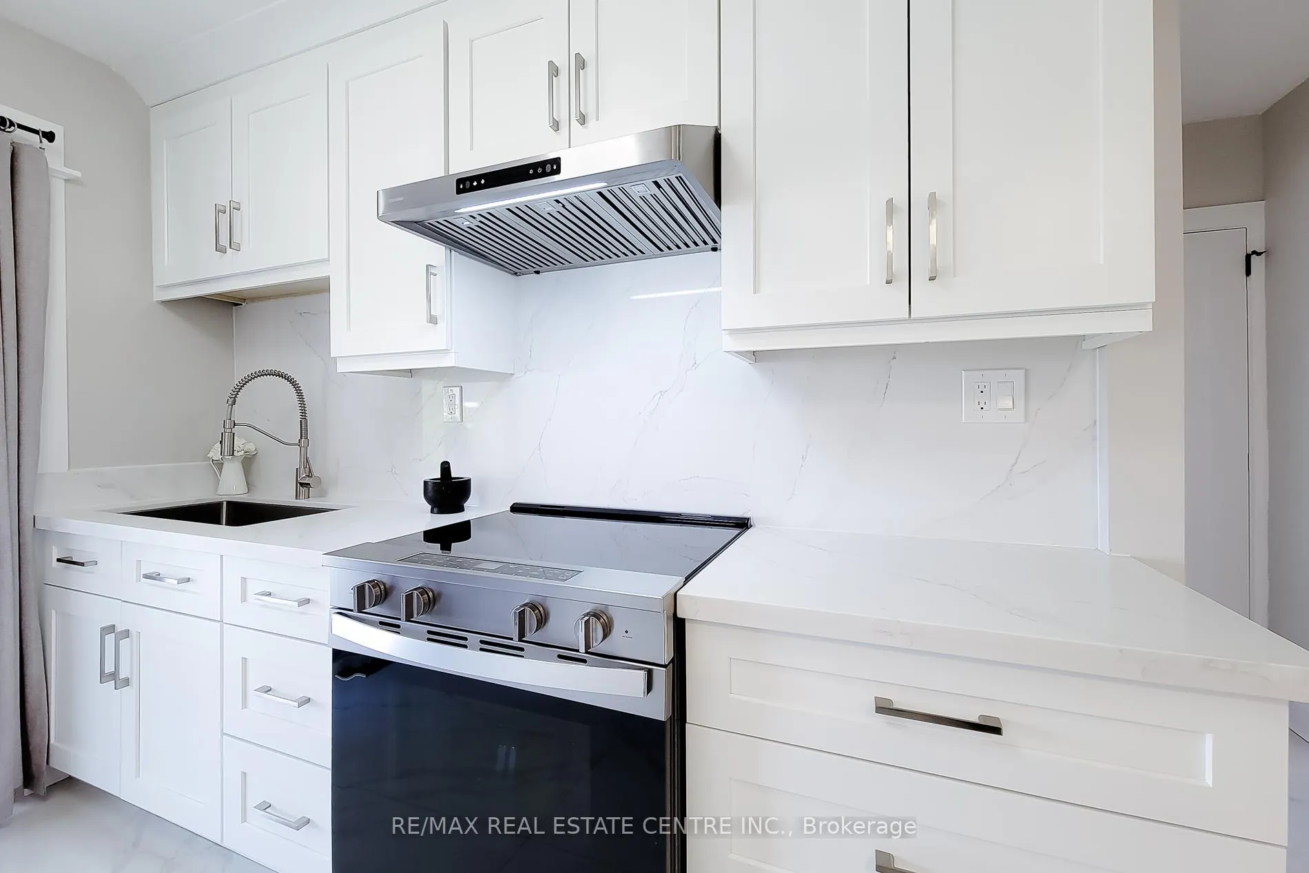 Photo 16 of 103 East 45th Street, Hamilton, Sunninghill — HOMEH