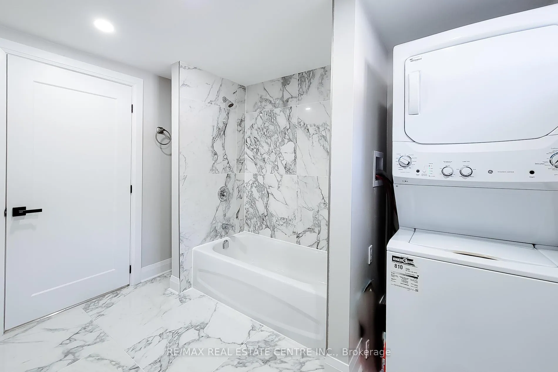 Photo 39 of 103 East 45th Street, Hamilton, Sunninghill — HOMEH