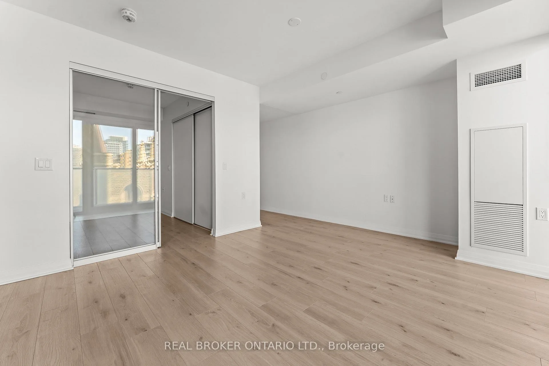 Photo 3 of Unit 906, 99 Foxbar Road, Toronto, Yonge-St. Clair — HOMEH