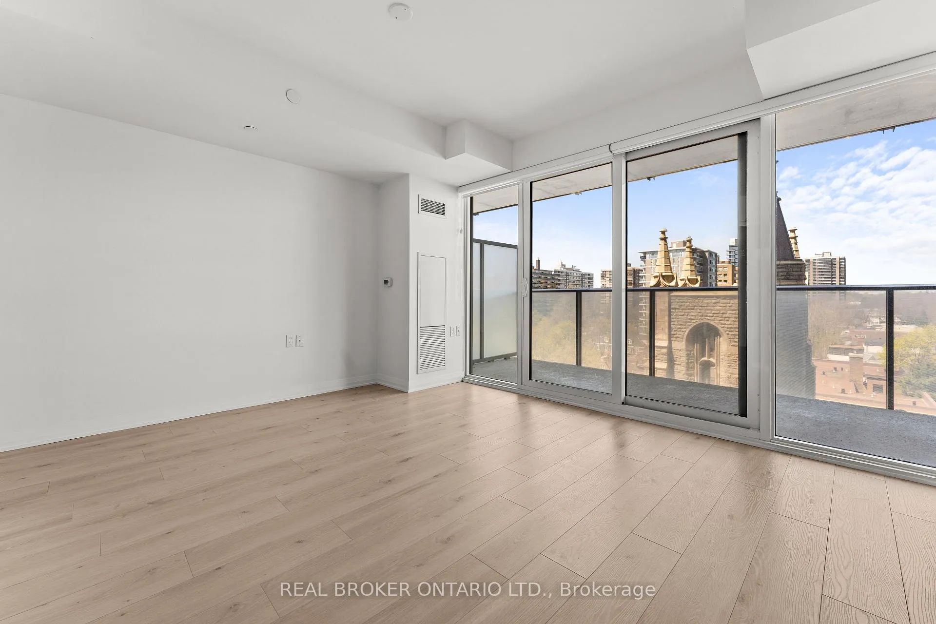 Photo 4 of Unit 906, 99 Foxbar Road, Toronto, Yonge-St. Clair — HOMEH