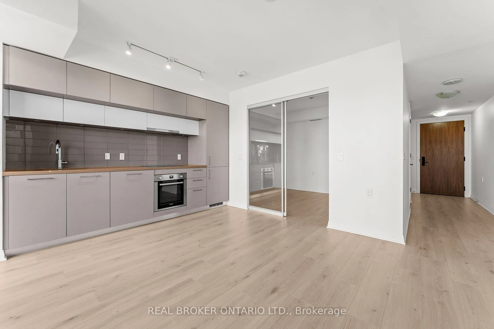 Photo 11 of Unit 906, 99 Foxbar Road, Toronto, Yonge-St. Clair — HOMEH