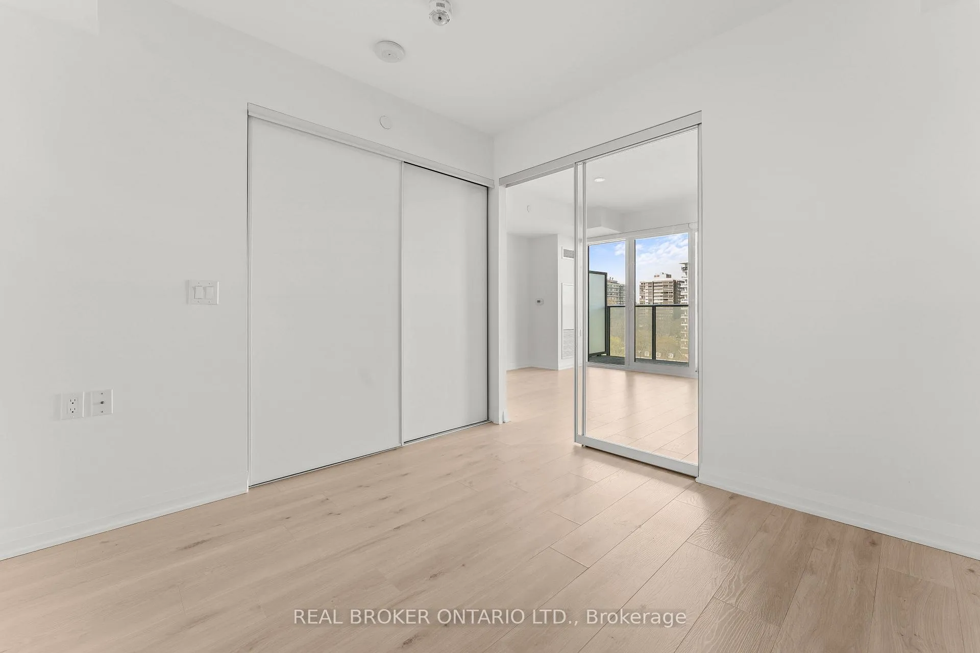 Photo 12 of Unit 906, 99 Foxbar Road, Toronto, Yonge-St. Clair — HOMEH