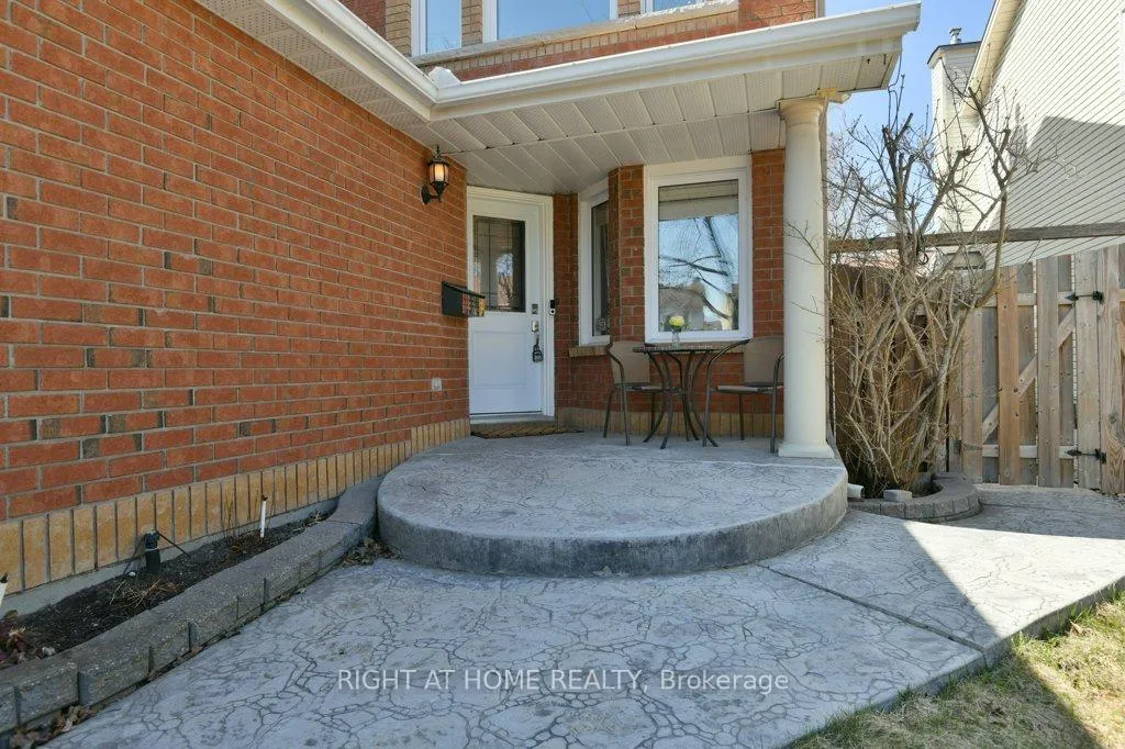 Photo 4 of 223 Longshire Circle, Ottawa, Barrhaven - Longfields — HOMEH