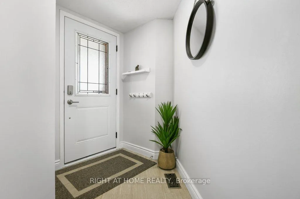 Photo 5 of 223 Longshire Circle, Ottawa, Barrhaven - Longfields — HOMEH