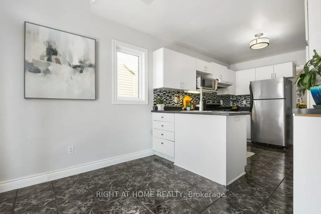 Photo 12 of 223 Longshire Circle, Ottawa, Barrhaven - Longfields — HOMEH
