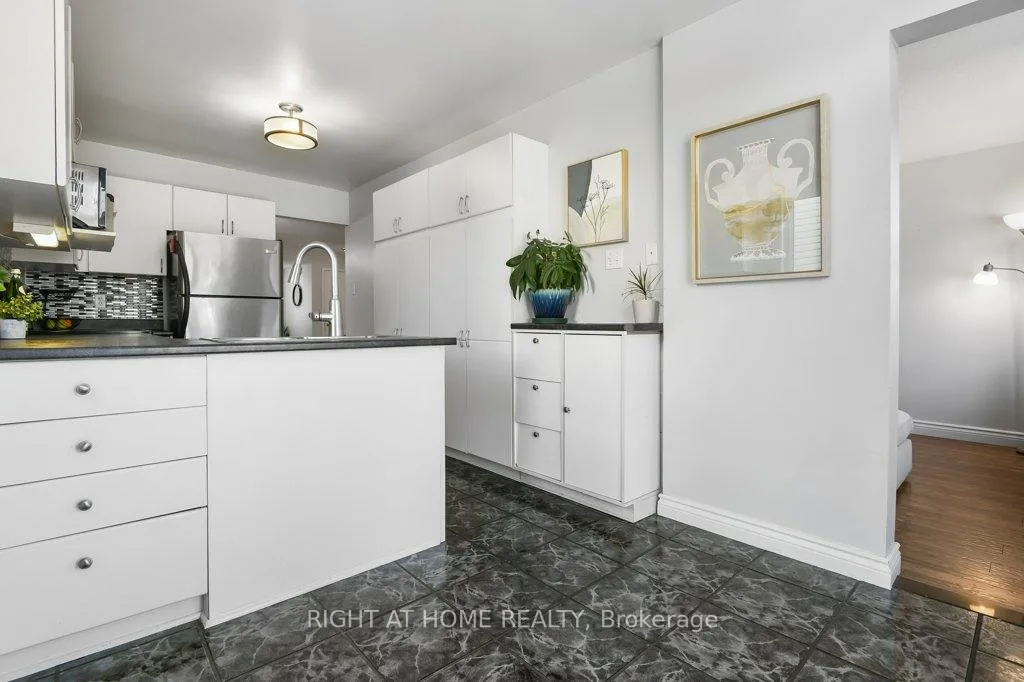 Photo 13 of 223 Longshire Circle, Ottawa, Barrhaven - Longfields — HOMEH