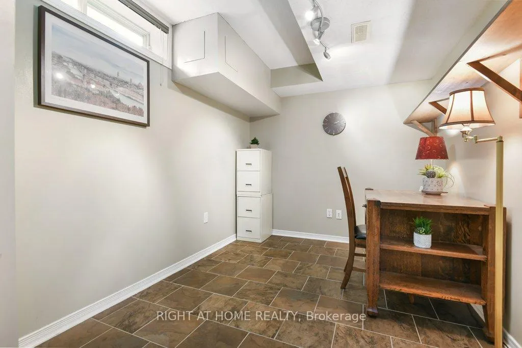 Photo 33 of 223 Longshire Circle, Ottawa, Barrhaven - Longfields — HOMEH