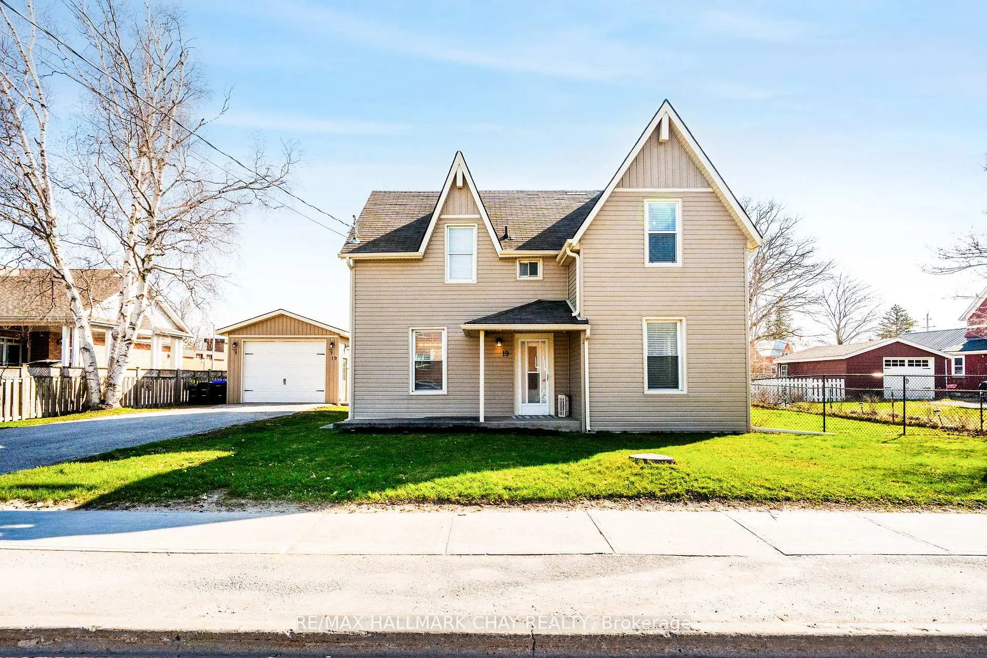 Photo 1 of 19 Yonge Street S, Springwater, Elmvale — HOMEH