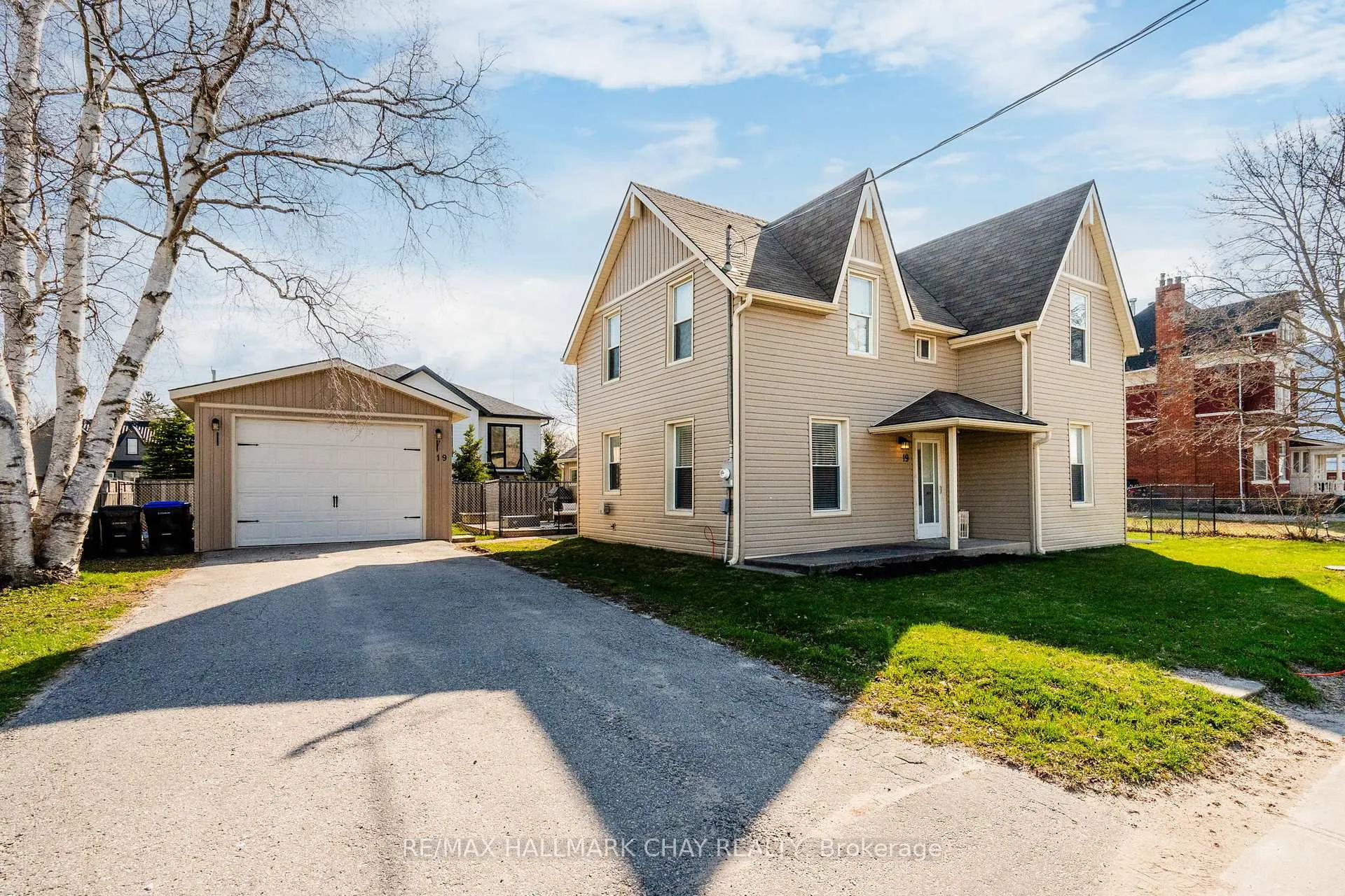 Photo 2 of 19 Yonge Street S, Springwater, Elmvale — HOMEH