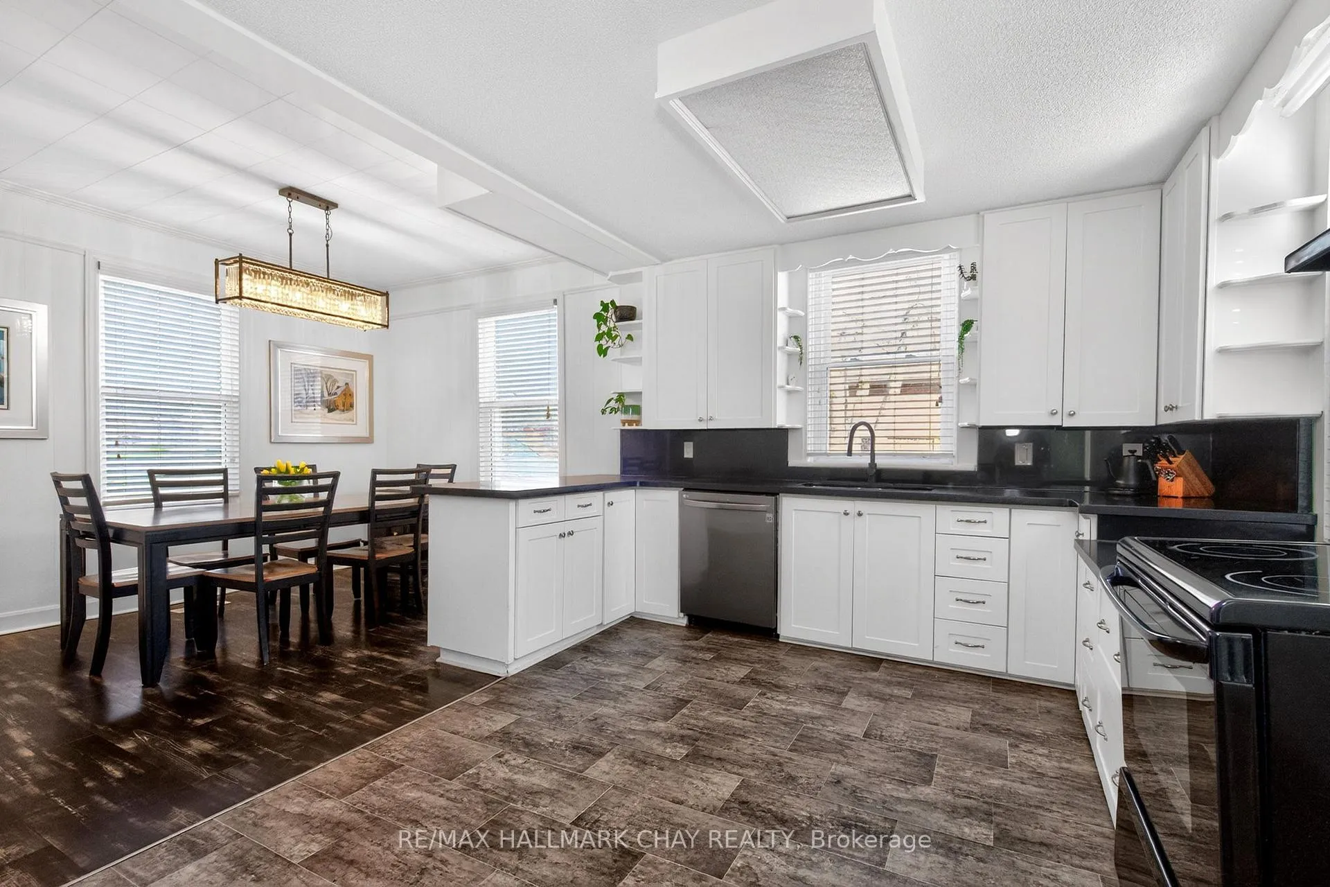 Photo 6 of 19 Yonge Street S, Springwater, Elmvale — HOMEH
