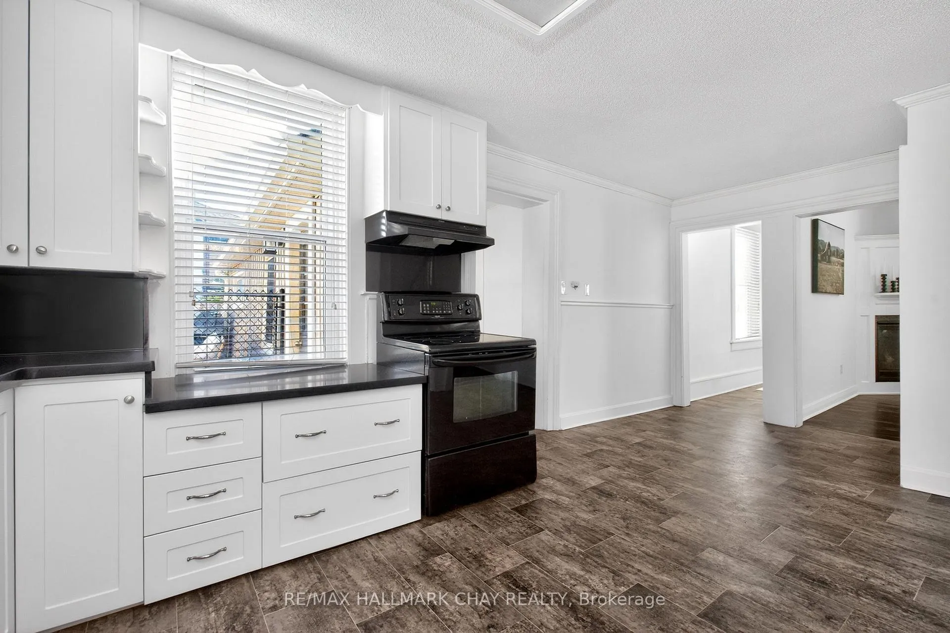 Photo 9 of 19 Yonge Street S, Springwater, Elmvale — HOMEH