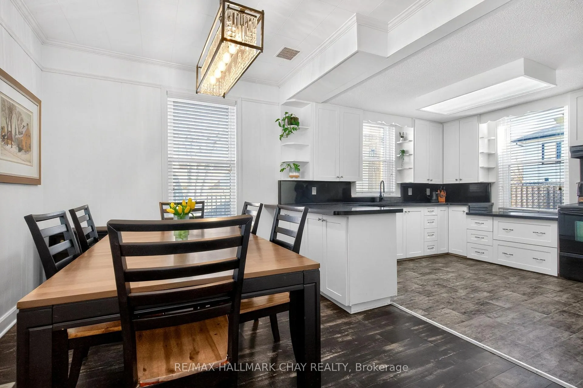 Photo 12 of 19 Yonge Street S, Springwater, Elmvale — HOMEH