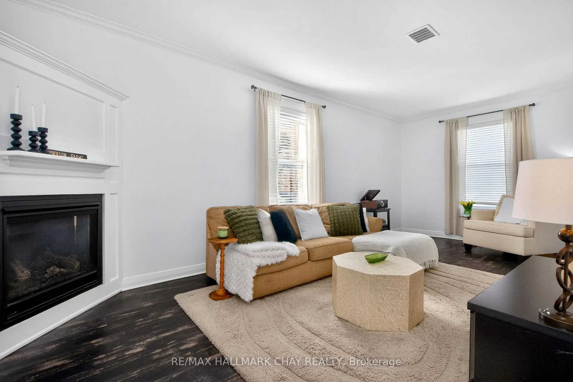 Photo 15 of 19 Yonge Street S, Springwater, Elmvale — HOMEH