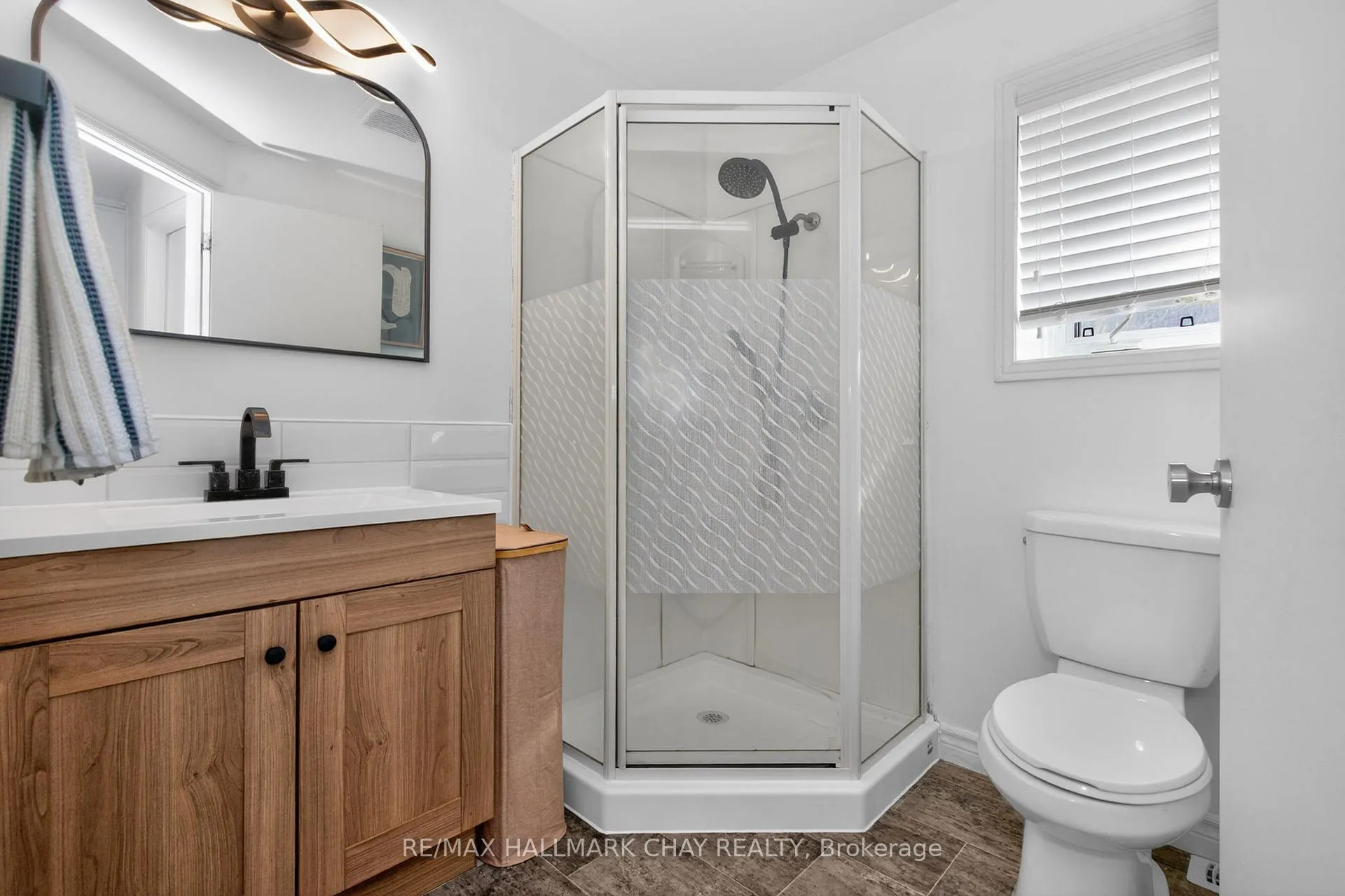 Photo 23 of 19 Yonge Street S, Springwater, Elmvale — HOMEH
