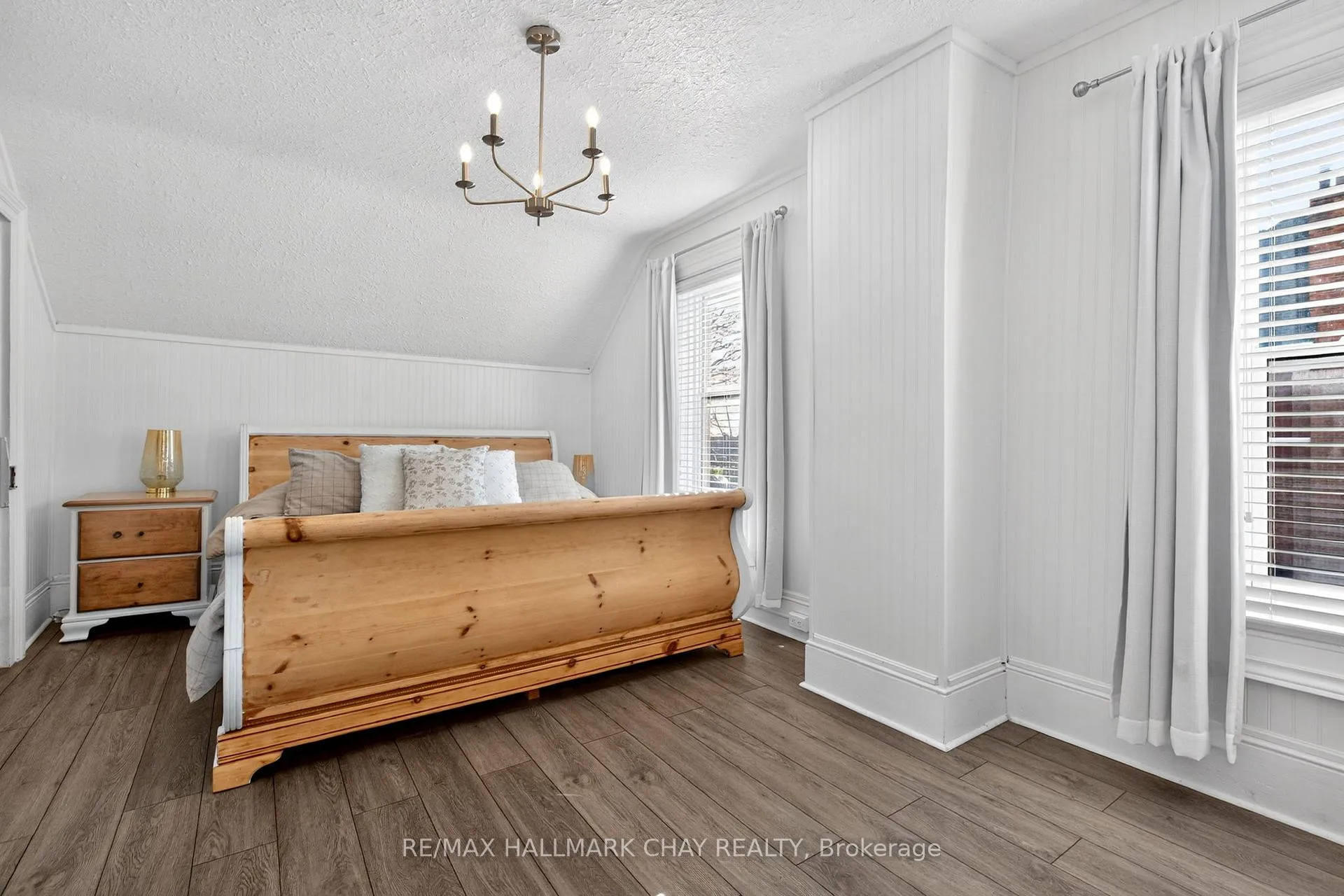Photo 26 of 19 Yonge Street S, Springwater, Elmvale — HOMEH