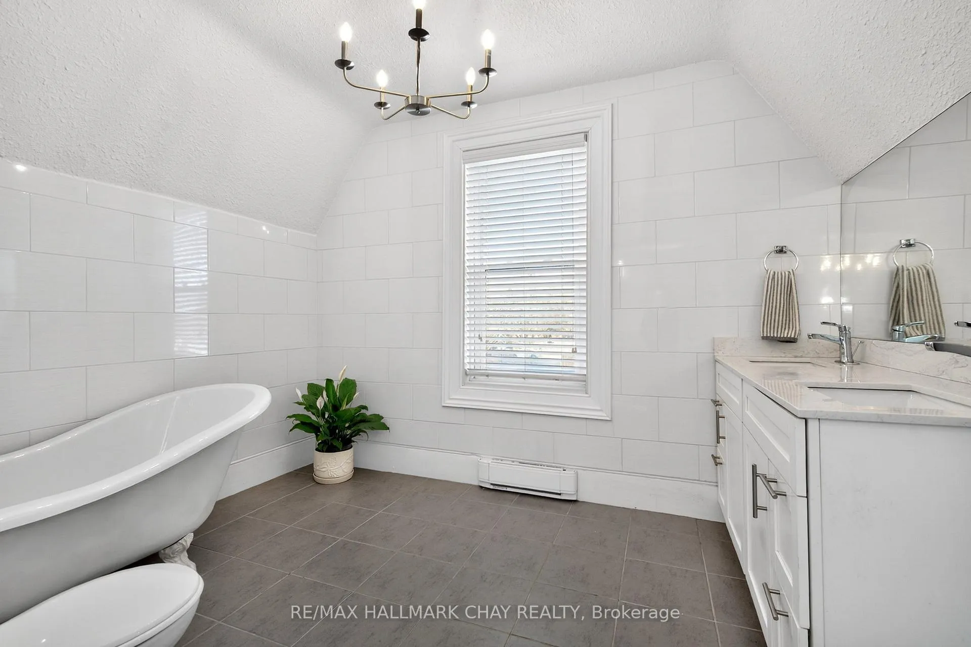 Photo 27 of 19 Yonge Street S, Springwater, Elmvale — HOMEH