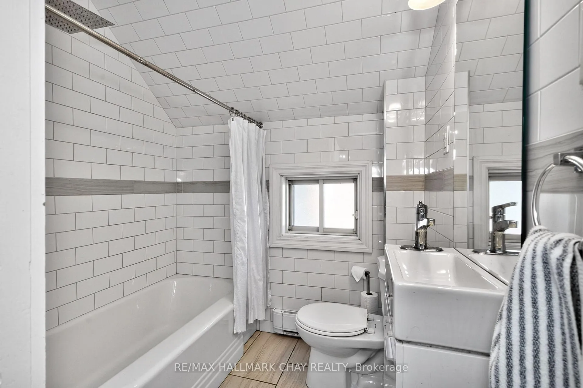 Photo 34 of 19 Yonge Street S, Springwater, Elmvale — HOMEH